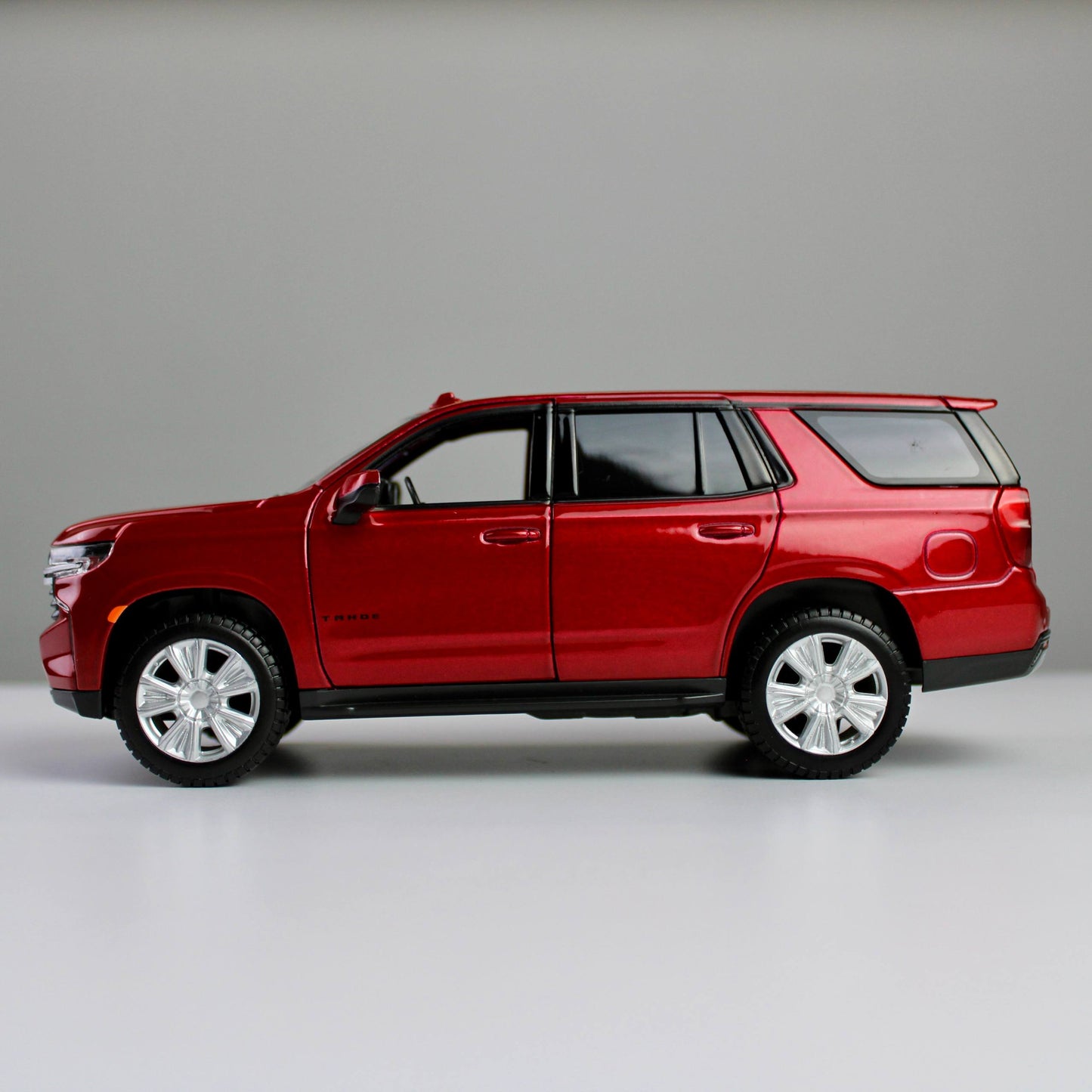 Maisto Chevrolet Tahoe 2021 1:26 Die-Cast Model SUV