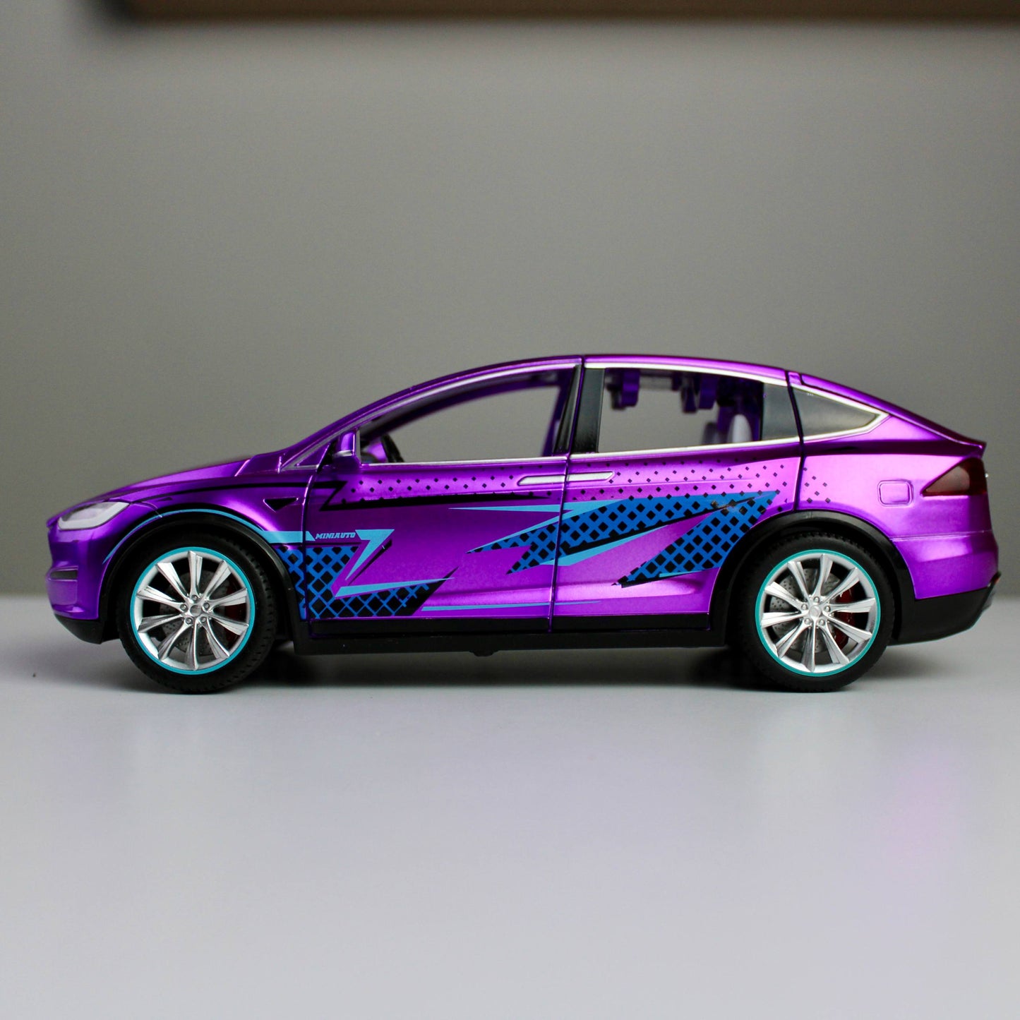 Tesla Model X 1:24 Die-Cast Model Car