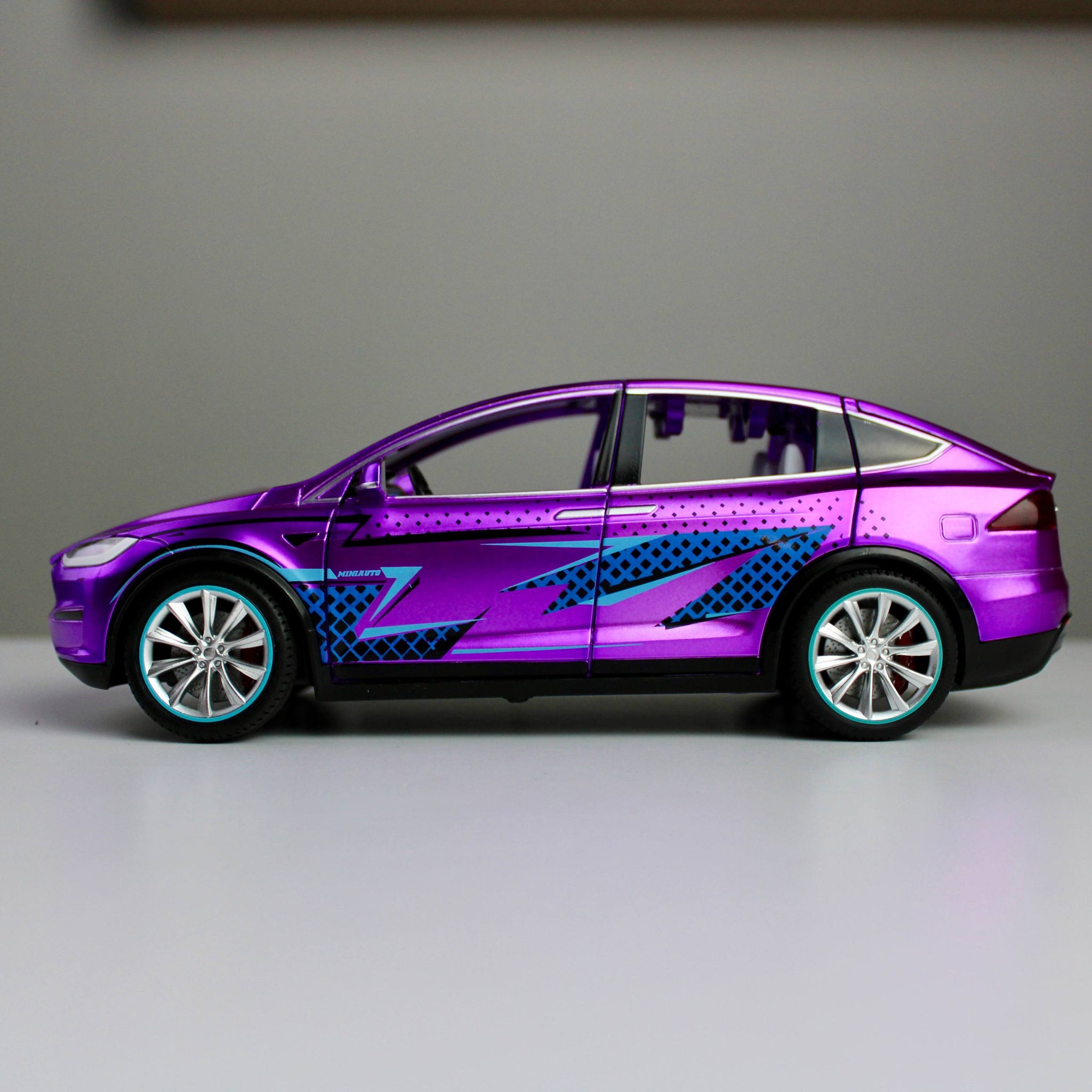 Tesla Model X 1:24 Die-Cast Model Car
