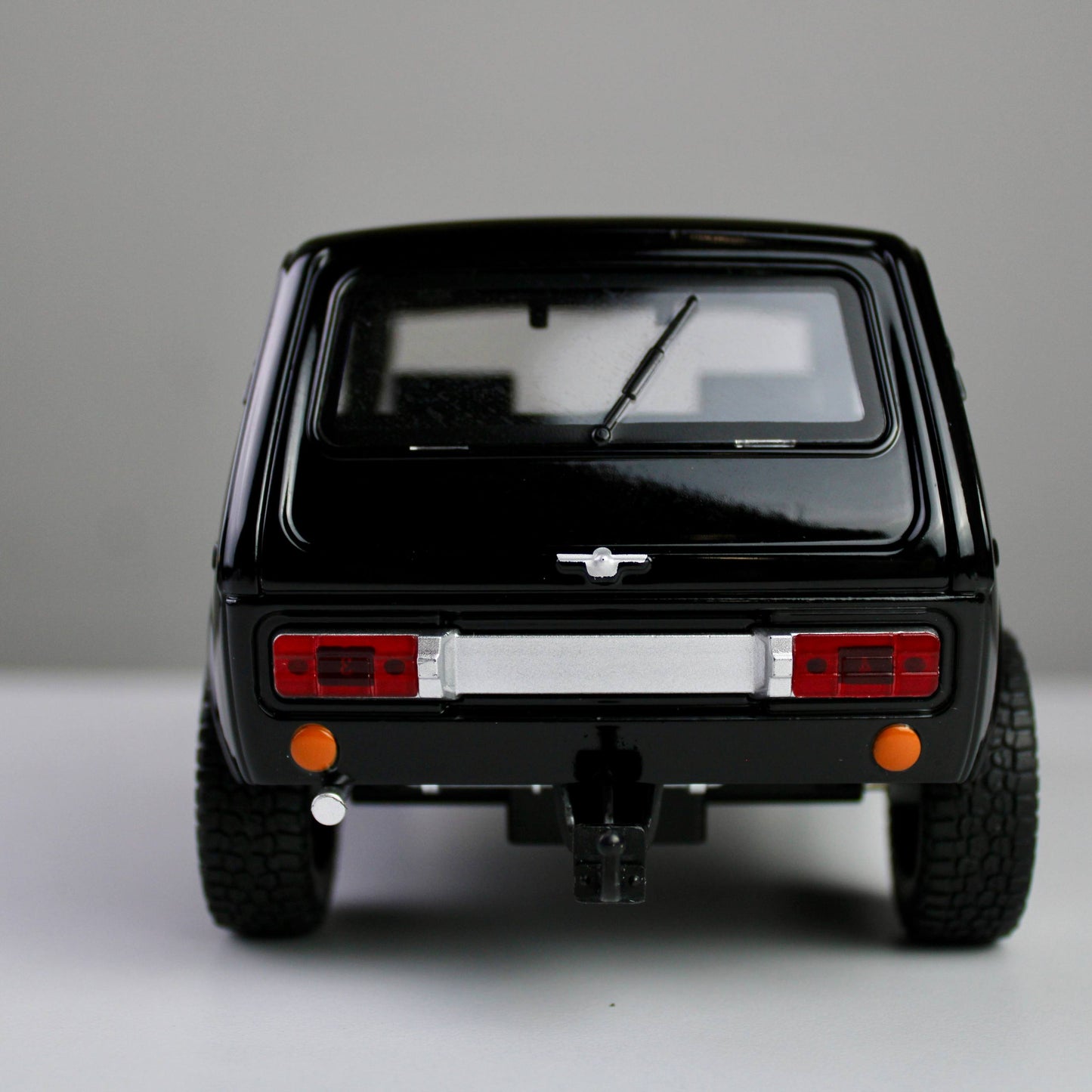 Lada Niva 1:18 Die-Cast Model SUV