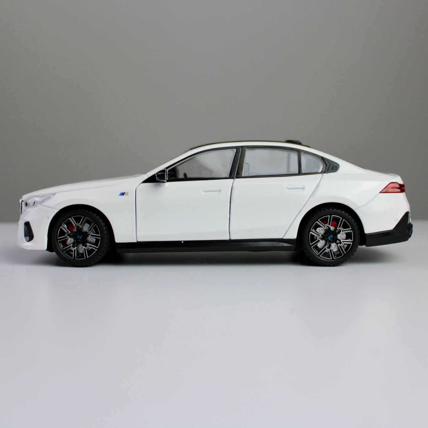 BMW 530Li 1:24 Die-Cast Model Car