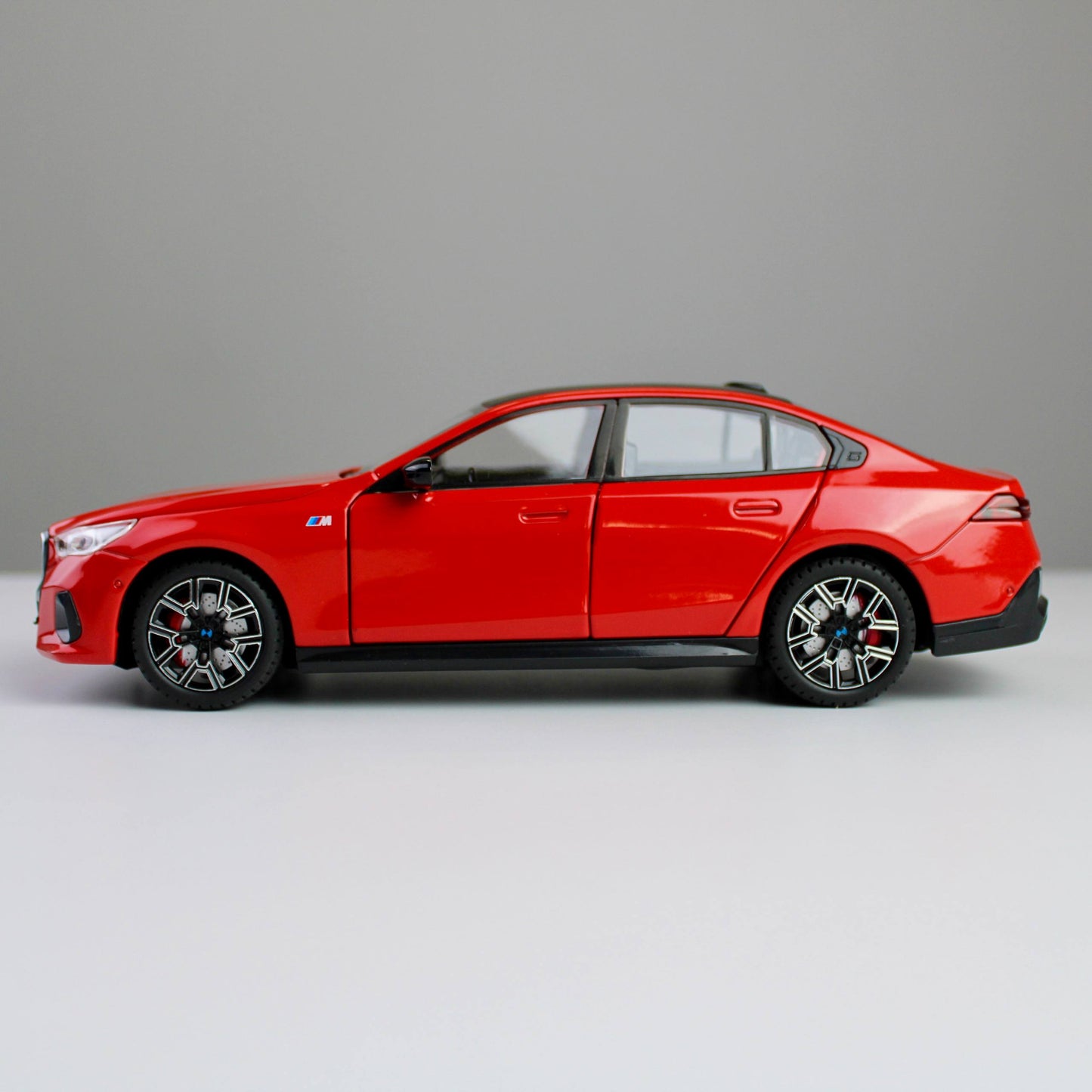 BMW i5 M60 1:24 Die-Cast Model Car