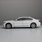 BMW 760Li Luxury Edition – 1:24 Die-Cast Model with Light & Sound