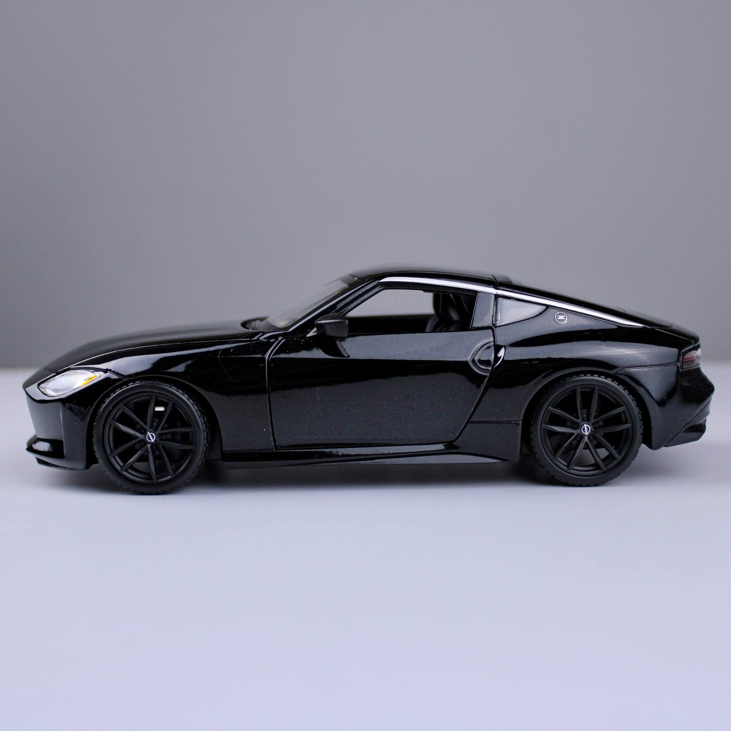 Nissan Z 2023 Die-Cast Model Car – Maisto Special Edition (1:24 Scale)