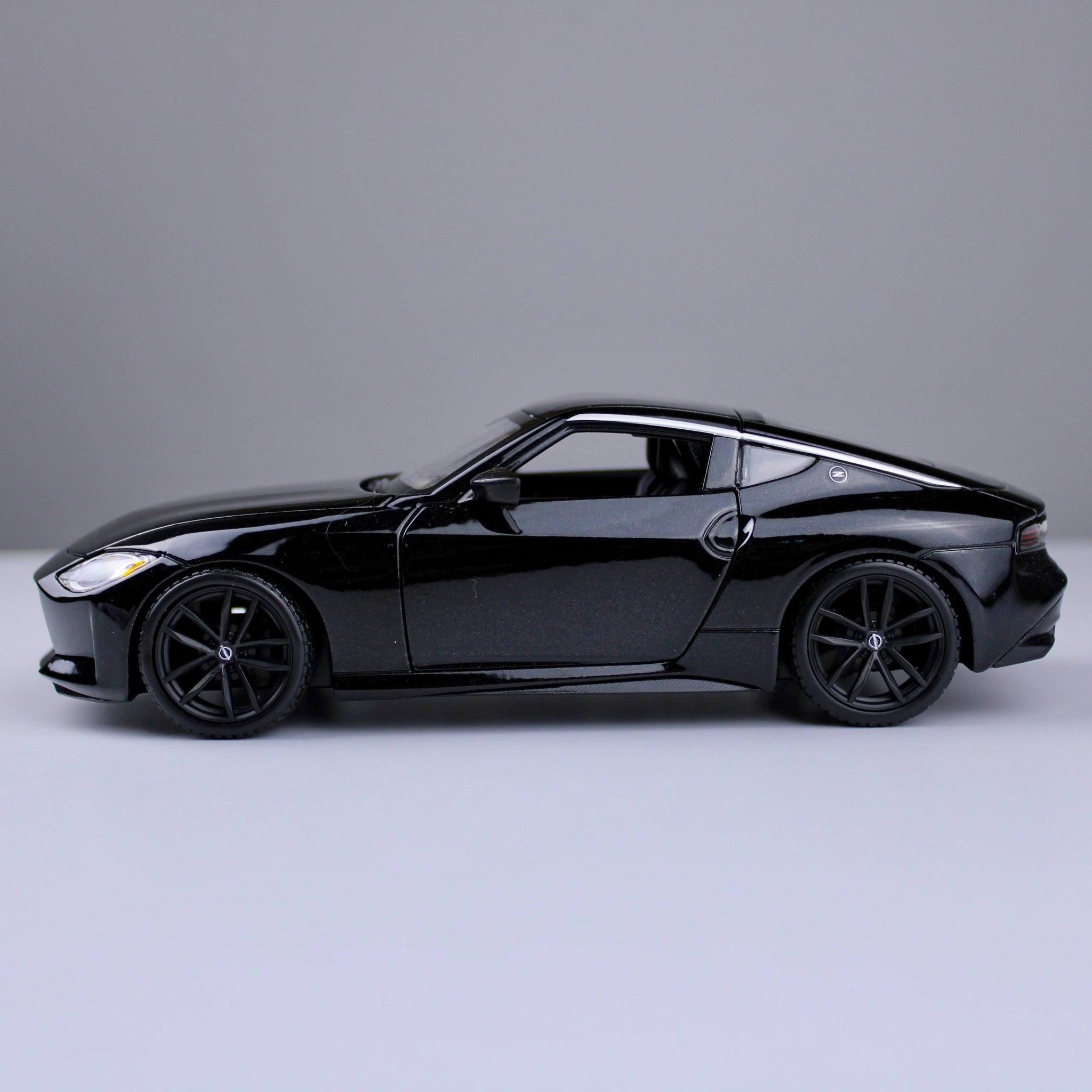 Nissan Z 2023 Die-Cast Model Car – Maisto Special Edition (1:24 Scale)