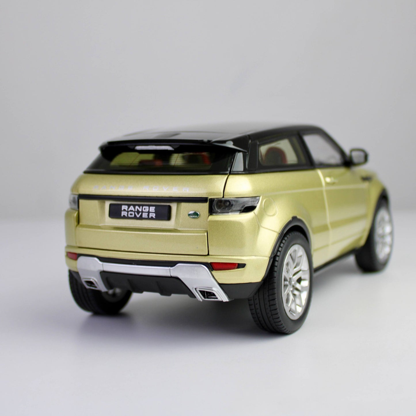 GT Autos Gold Range Rover Evoque Premium Die-Cast Model Car (1:18)