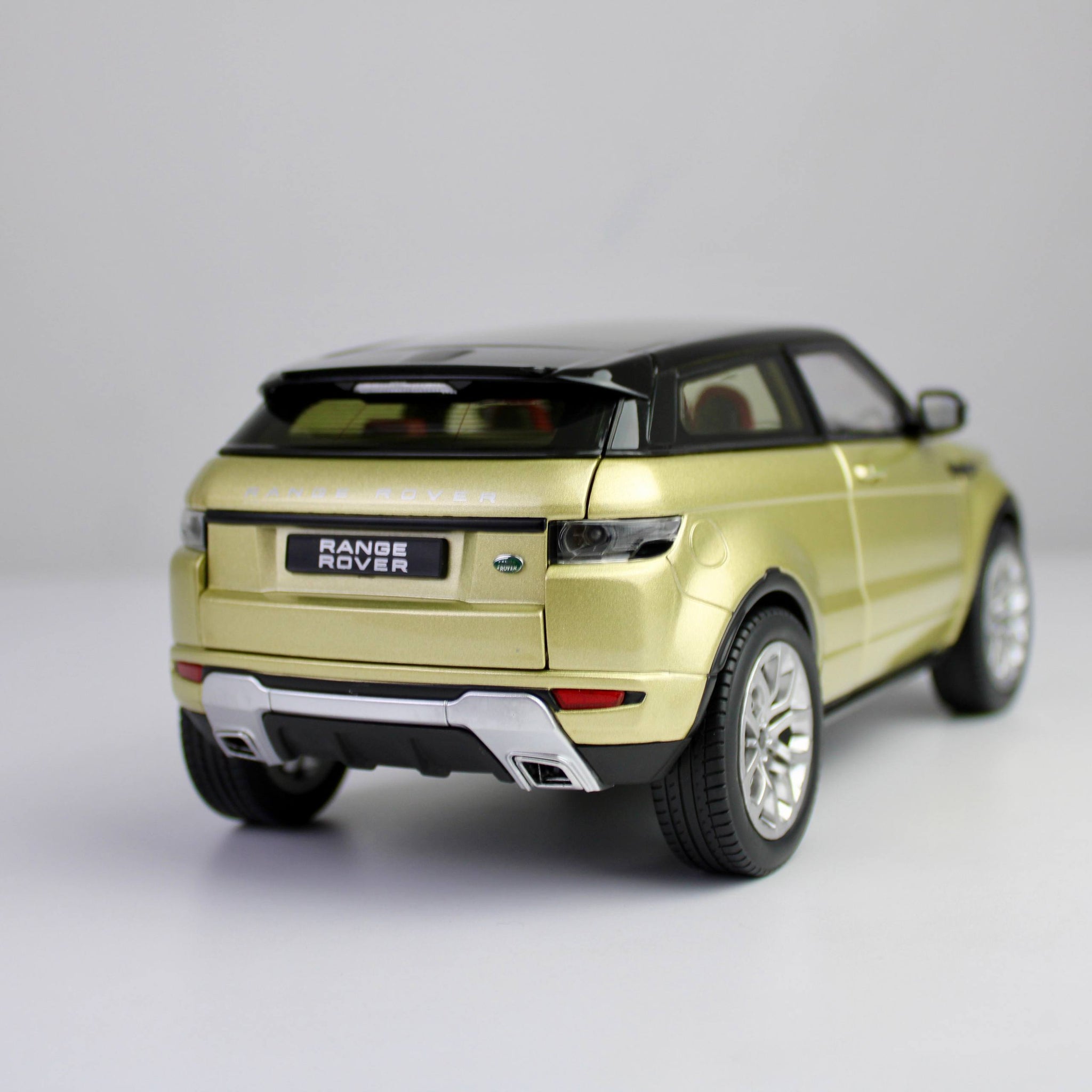 GT Autos Gold Range Rover Evoque Premium Die-Cast Model Car (1:18)