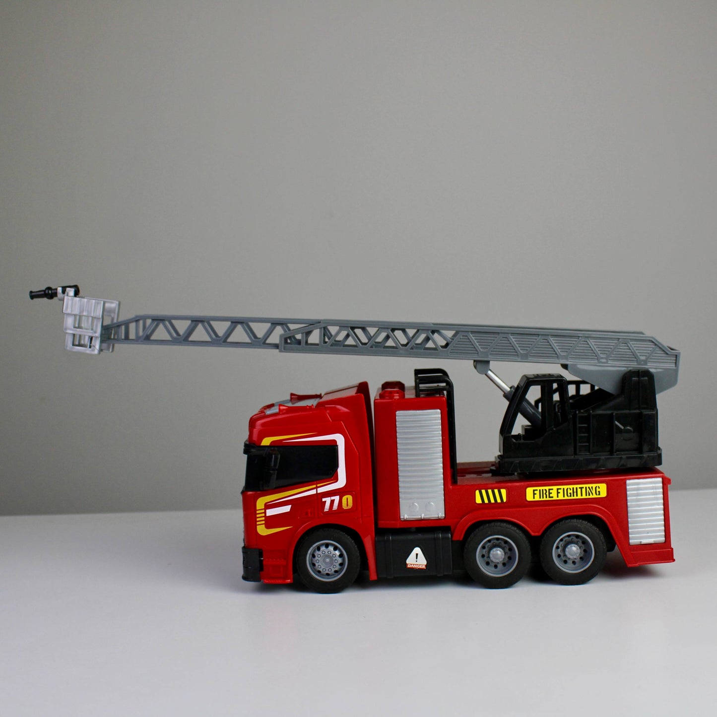 Large RC Fire Truck – USB Rechargeable with Movable Ladder