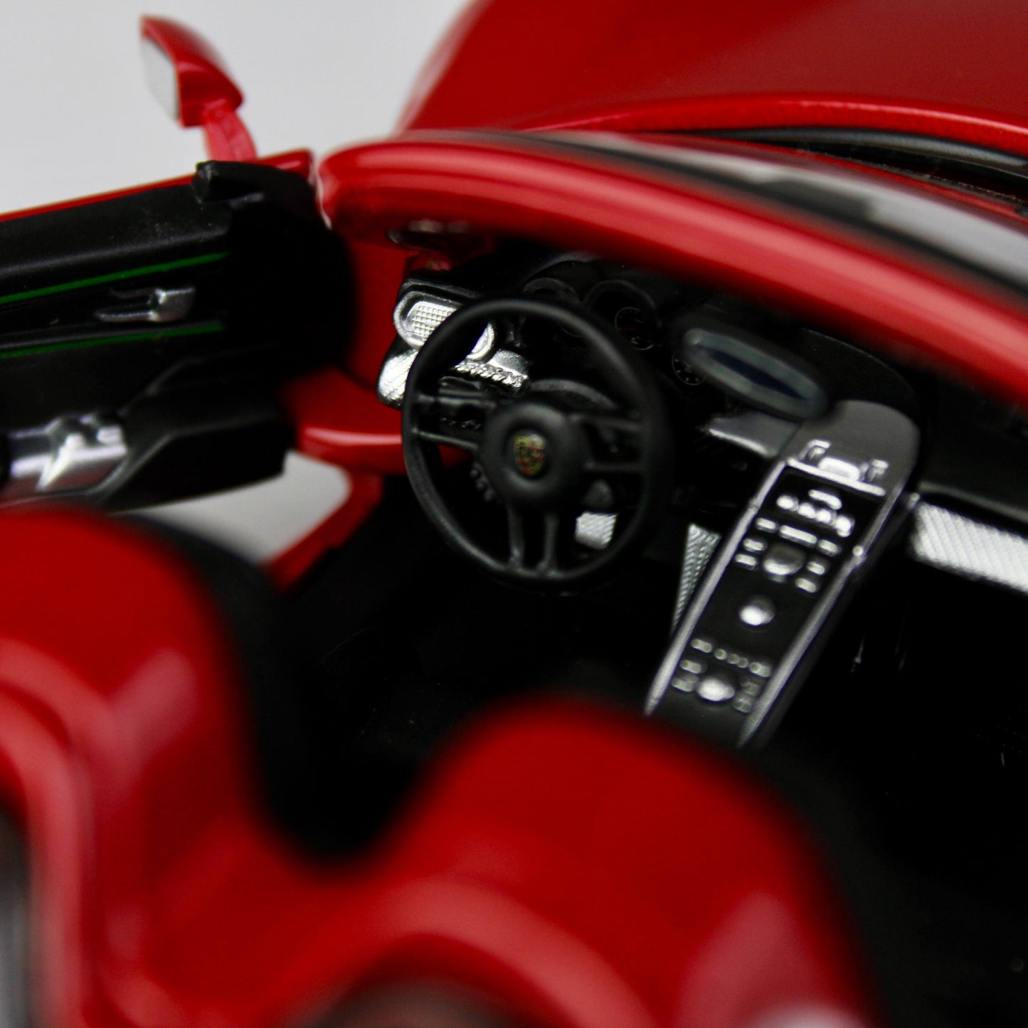 Bburago Porsche 918 Spyder 1:24 Die-Cast Model Car