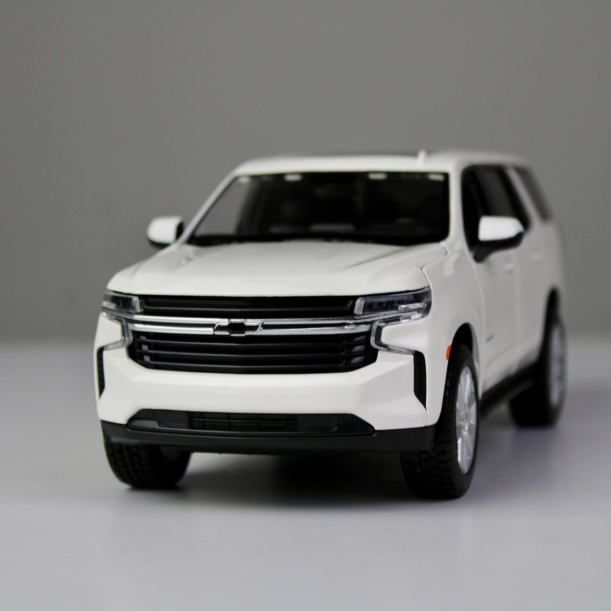 نموذج سيارة مايستو شيفروليه تاهو 2021 بمقياس 1:26 من المعدن المصبوب (SUV)