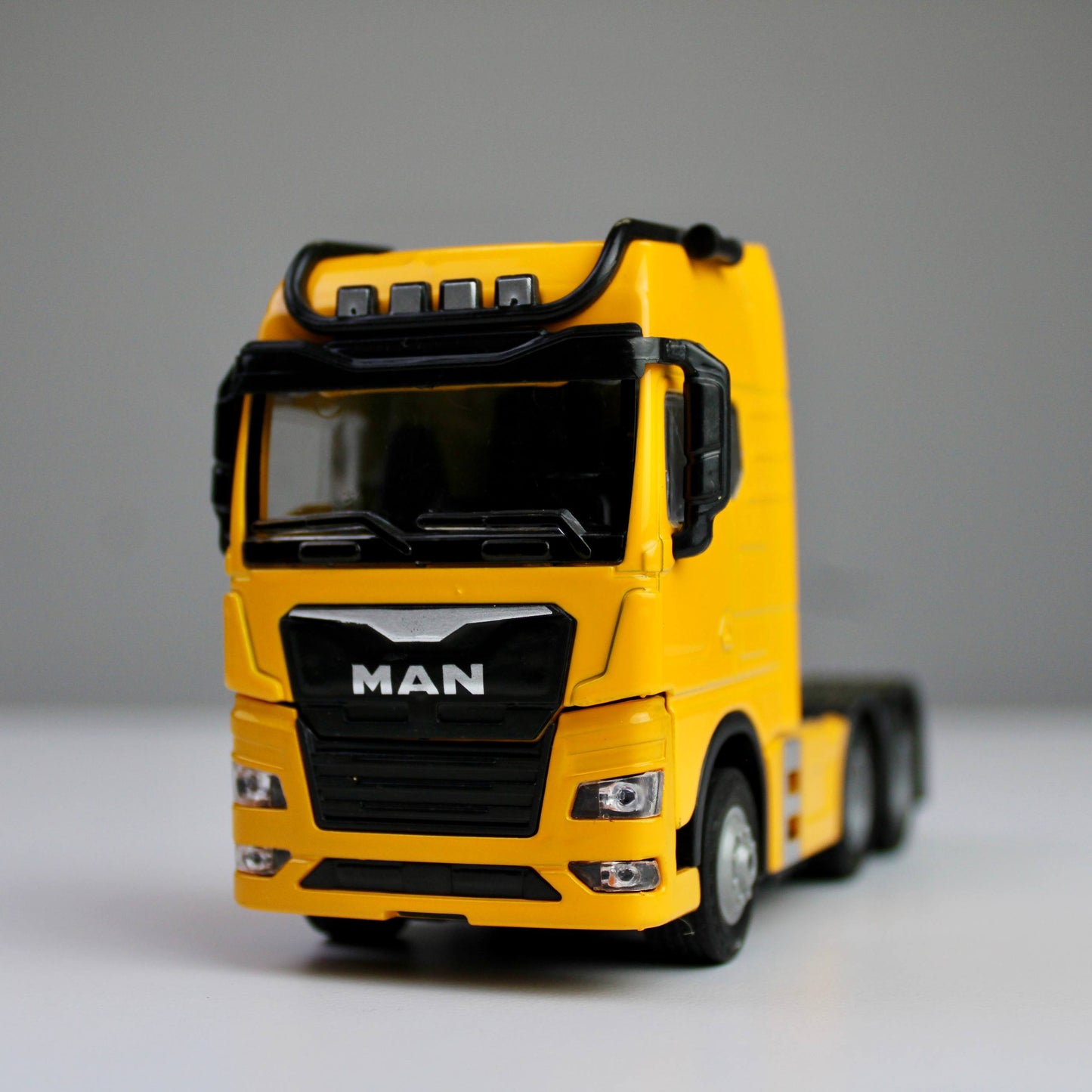 MAN TGX Truck Diecast Model 1:38