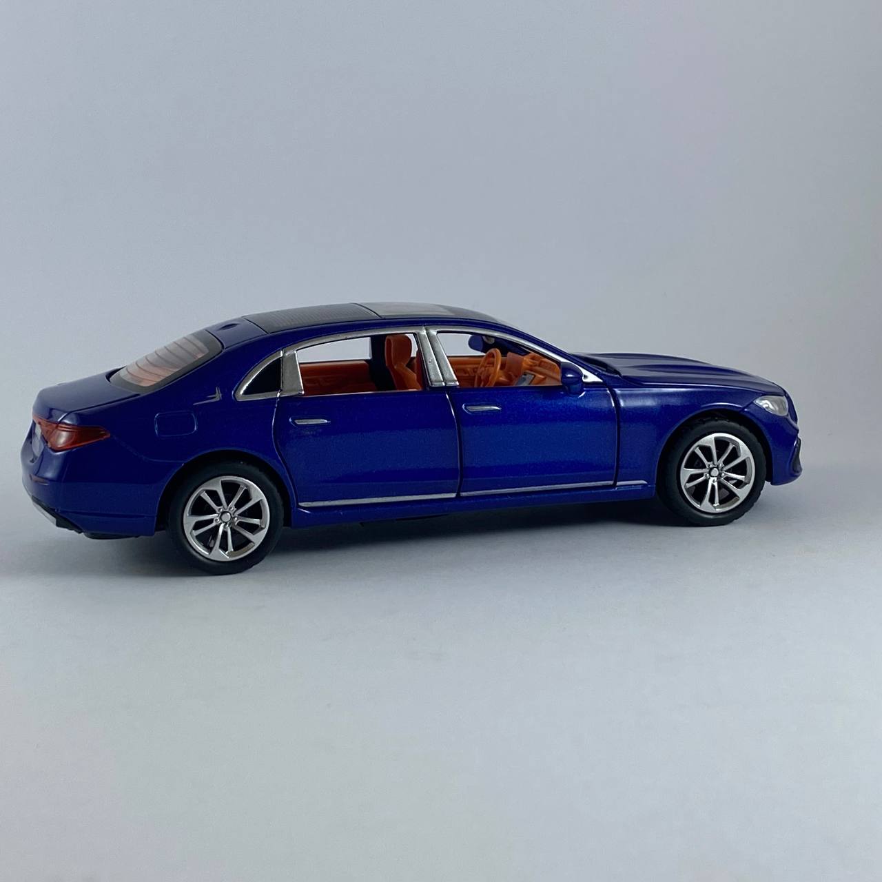 Mercedes-Benz E-Class Sport 1:32 Scale Die-Cast Model Car