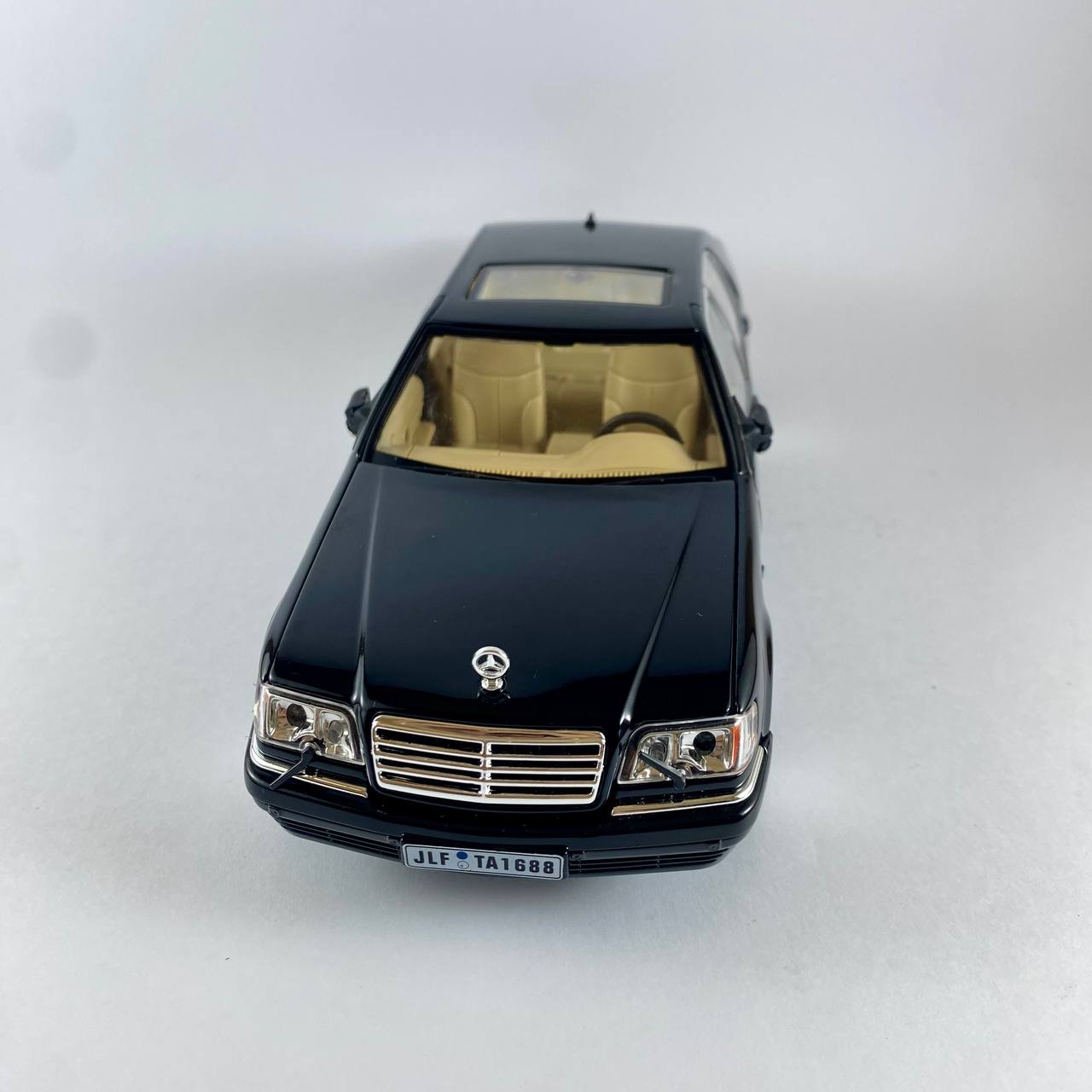 Mercedes-Benz S320 Classic Model Car – 1:24 Scale