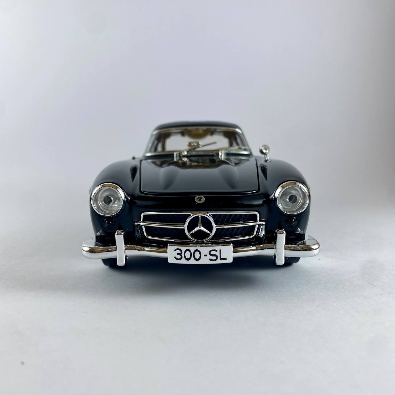 Mercedes-Benz 300SL 1:24 Scale Die-Cast Model Car