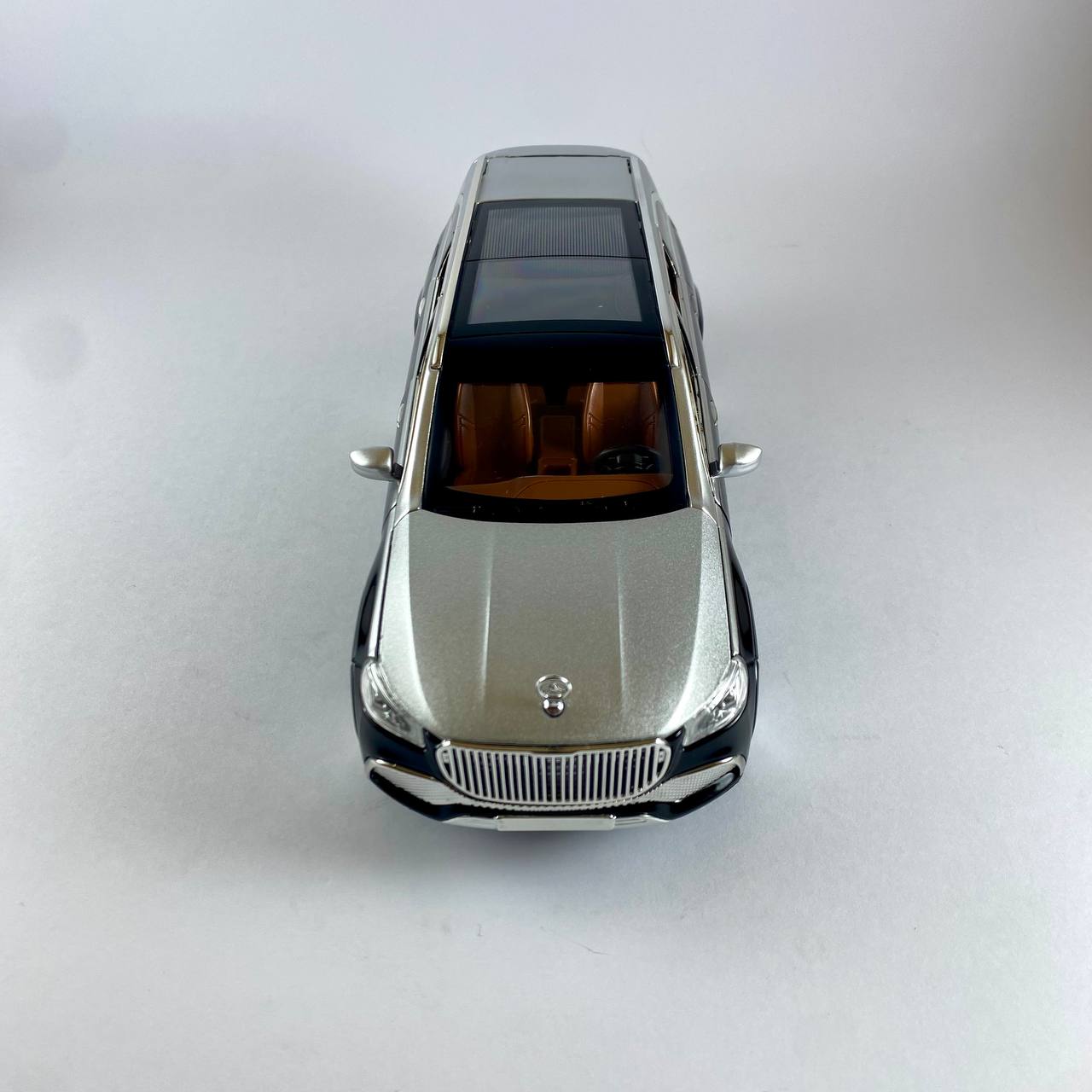 Mercedes-Maybach GLS 600 1:24 Scale Die-Cast Model Car