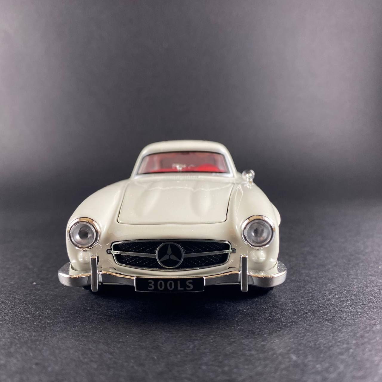 Mercedes-Benz 300SL 1:32 Scale Die-Cast Model Car