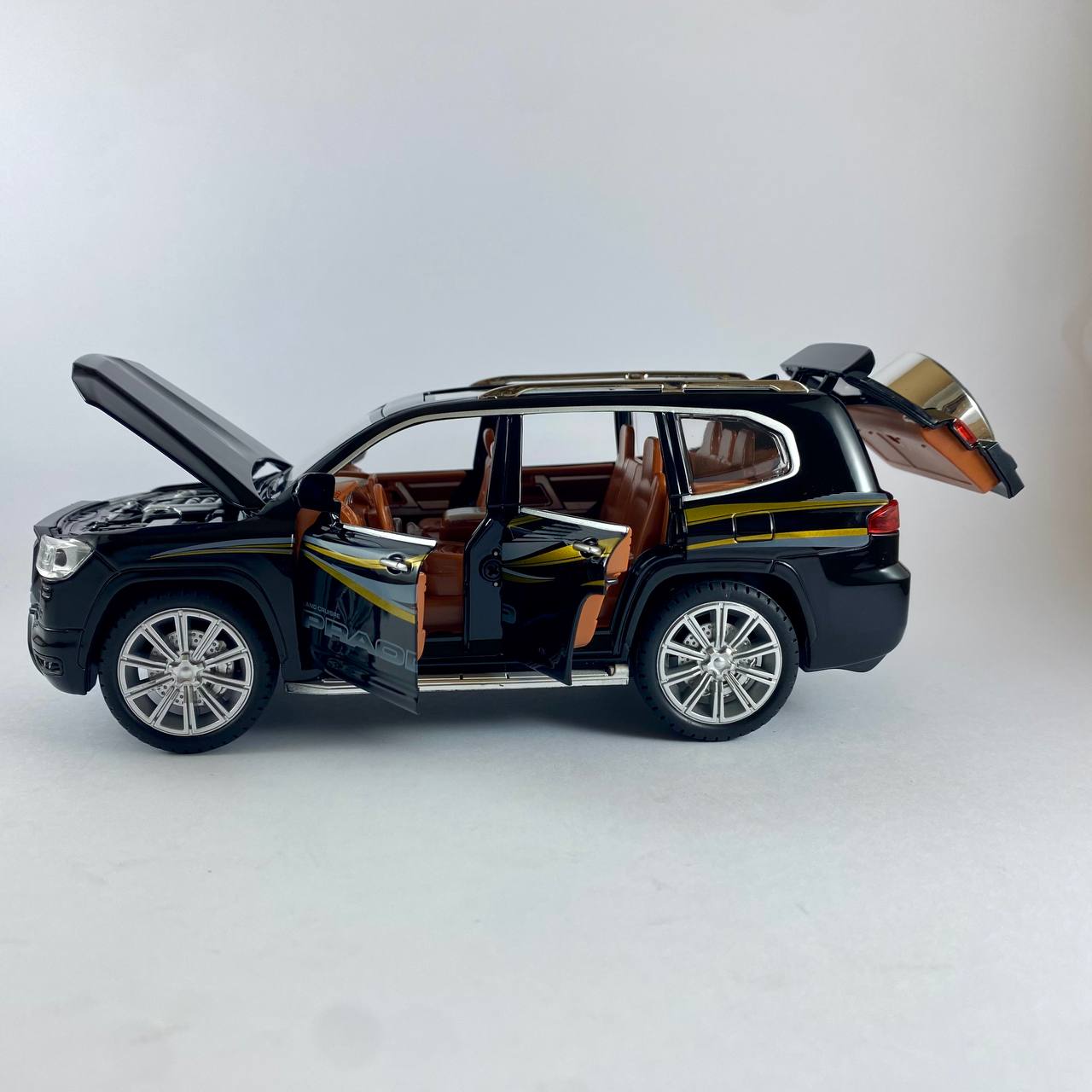 Toyota Land Cruiser 1:24 Scale Die-Cast Model Car