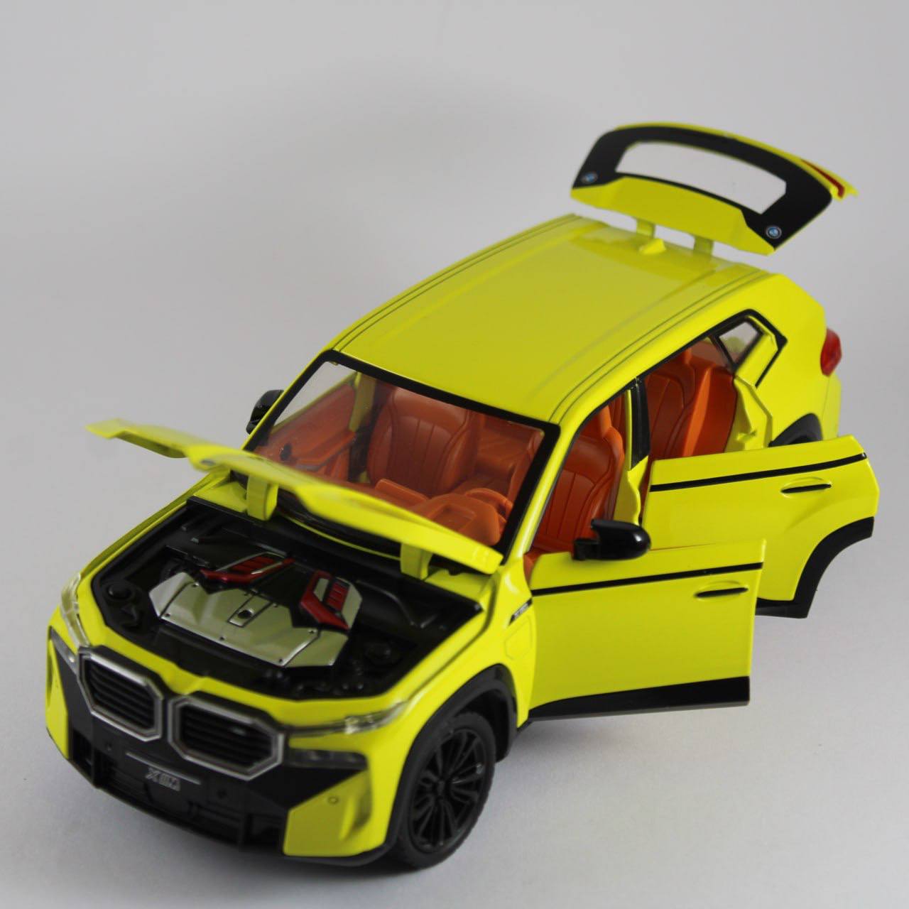 BMW XM – 1:24 Scale Die-Cast Model
