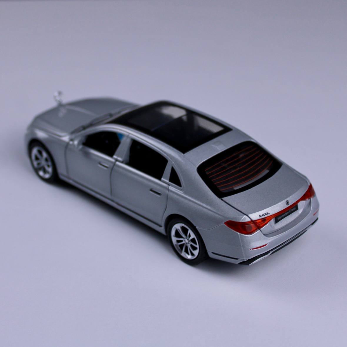 Mercedes-Benz S400 Diecast Model – 1:32 Scale