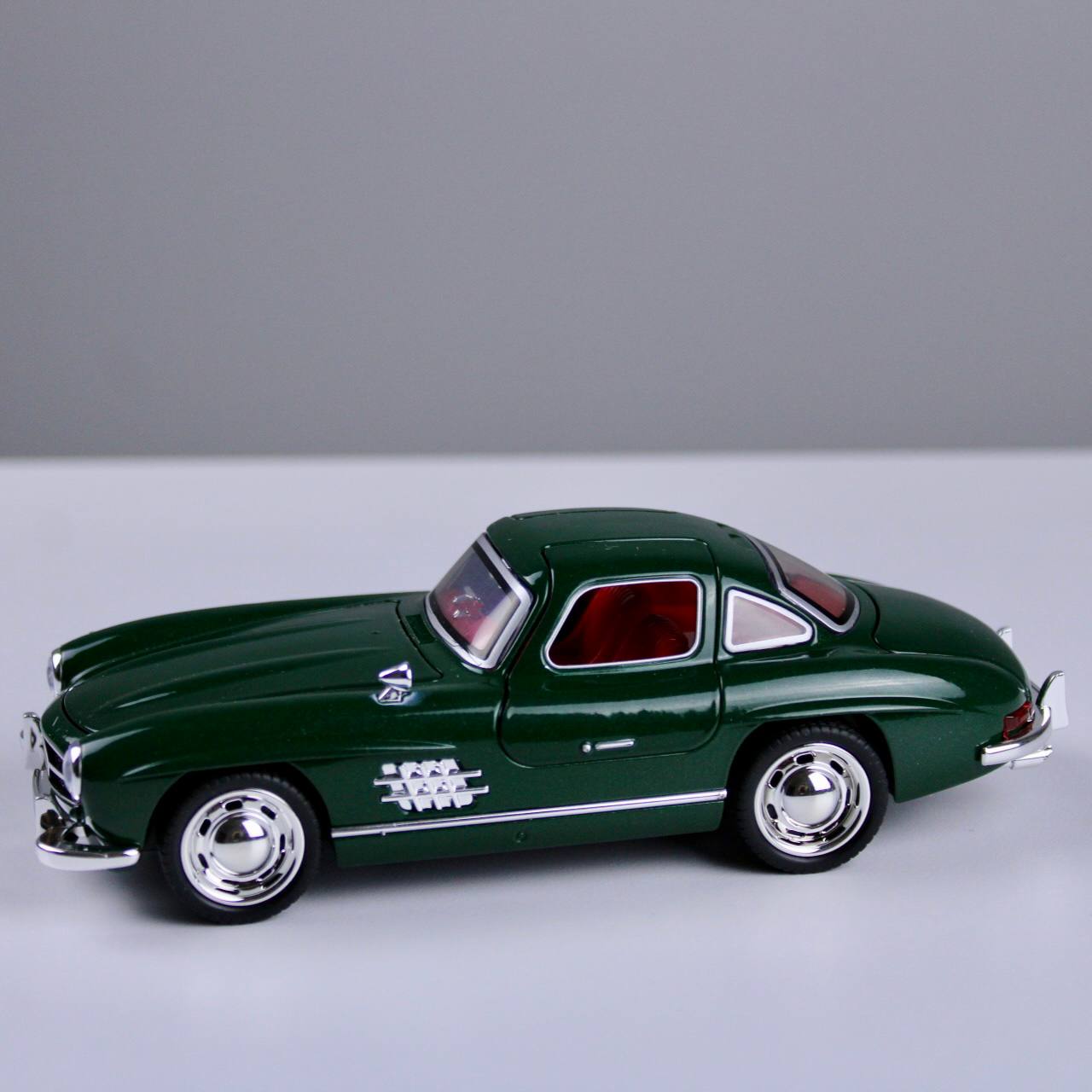 Mercedes-Benz 300SL 1:32 Scale Die-Cast Model Car