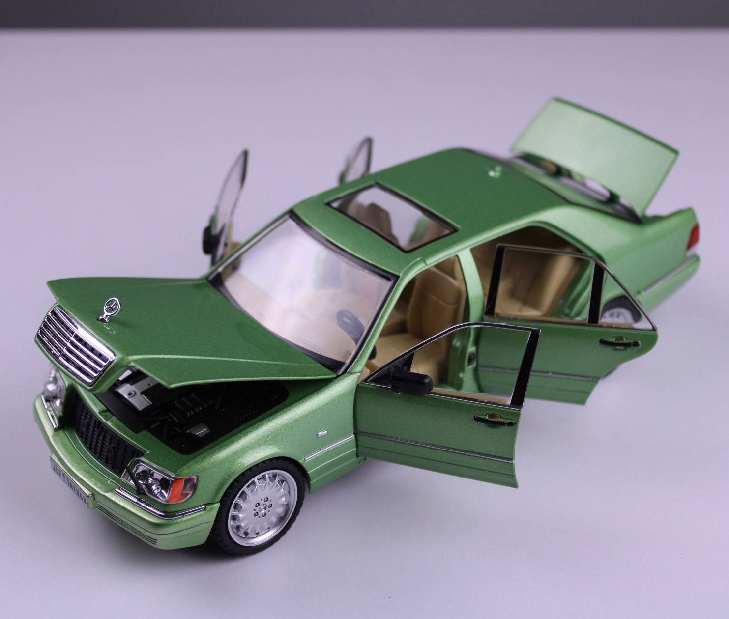 سيارة مرسيدس بنز S320 كلاسيك المعدنية بمقياس 1:24