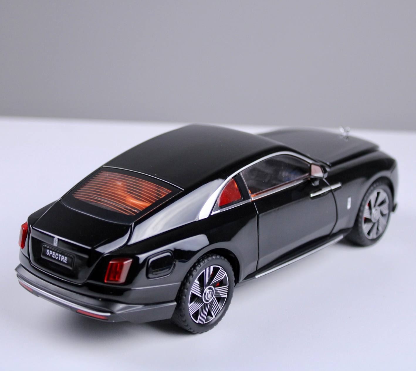 Rolls Royce Spectre Model Car – 1:24 Scale