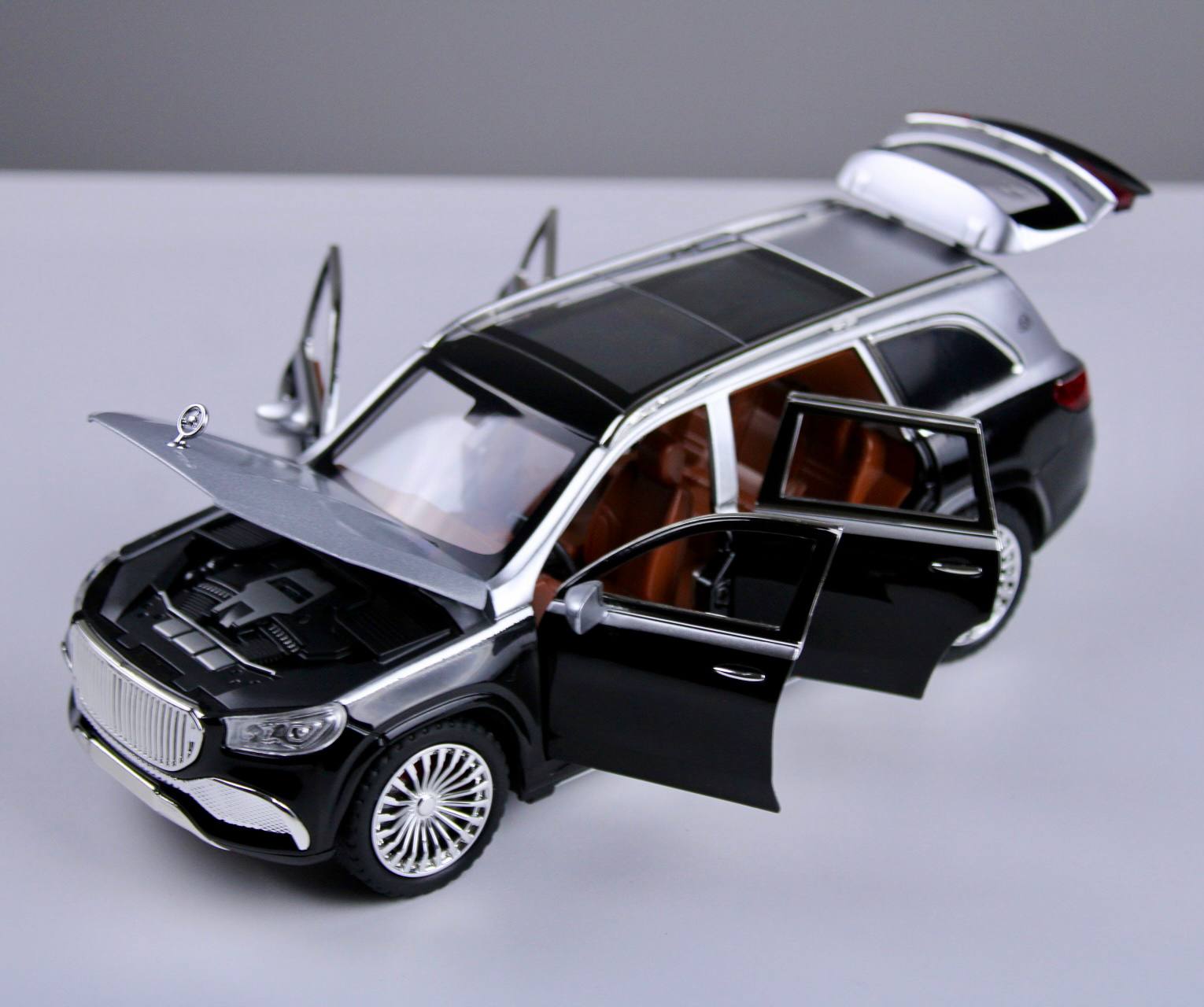 Mercedes Maybach GLS 600 Model Car – 1:24 Scale