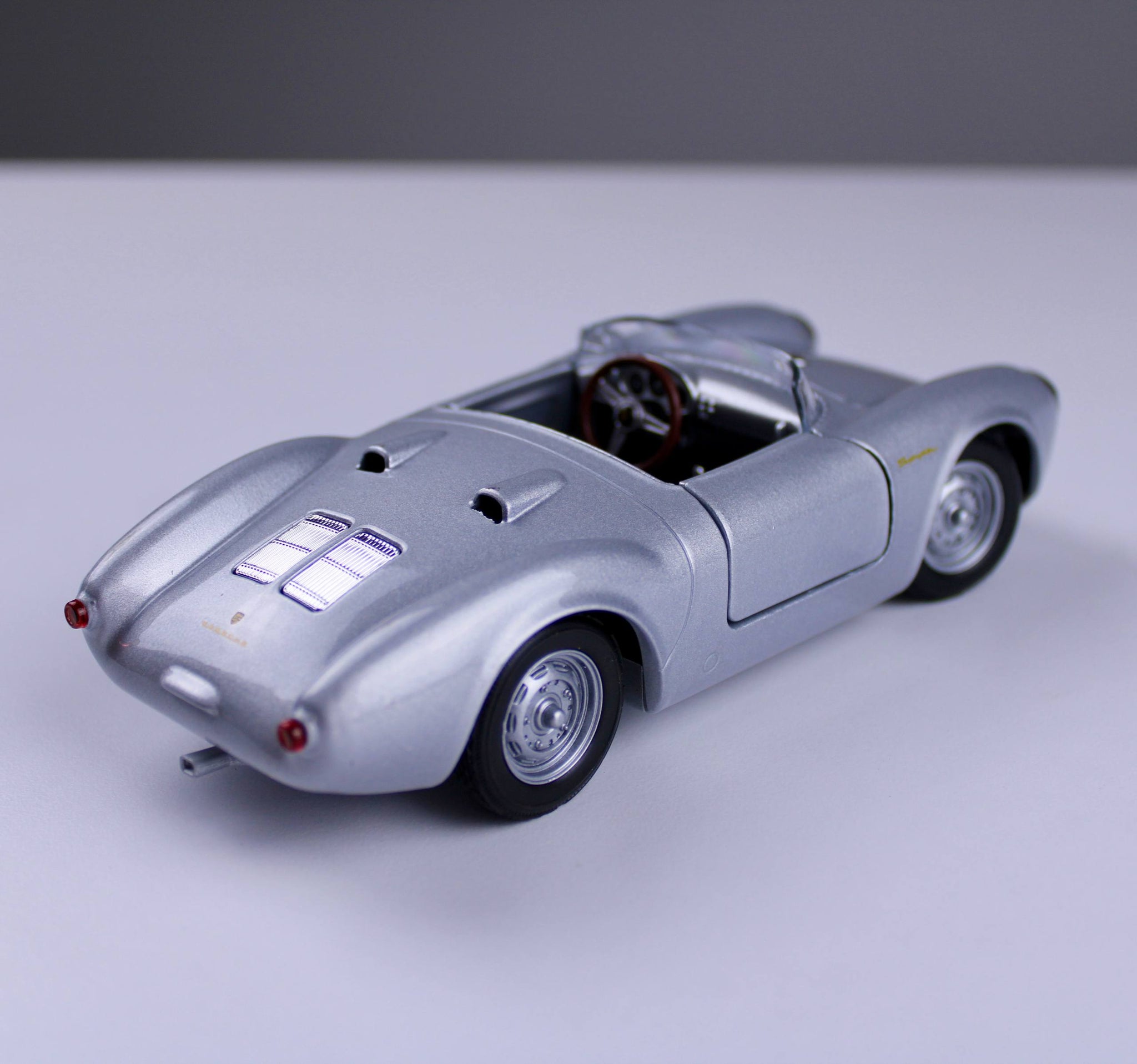 Porsche 550 Spyder 1955 Die-Cast Model – Welly Scale 1:24