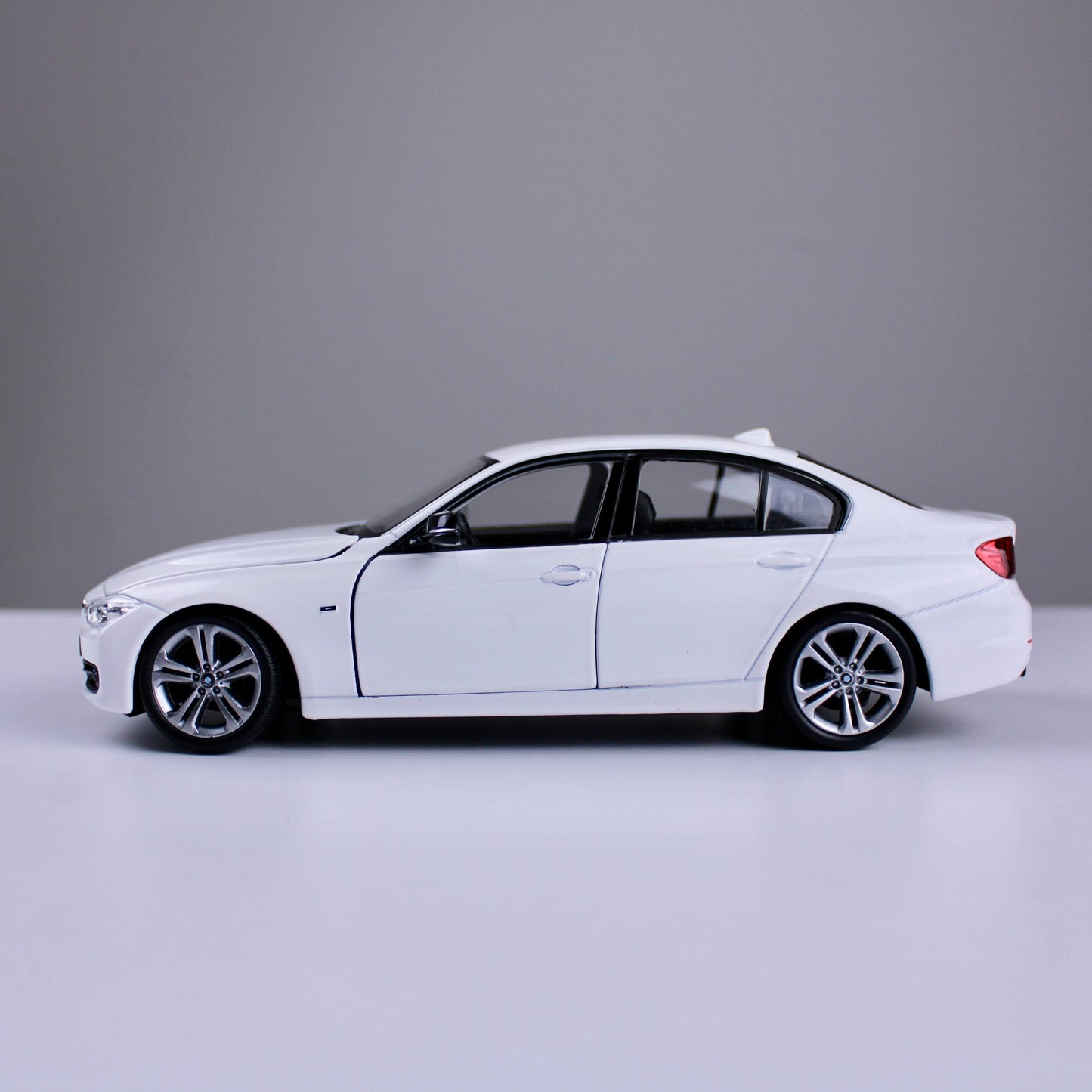 BMW 335i Die-Cast Model – Welly