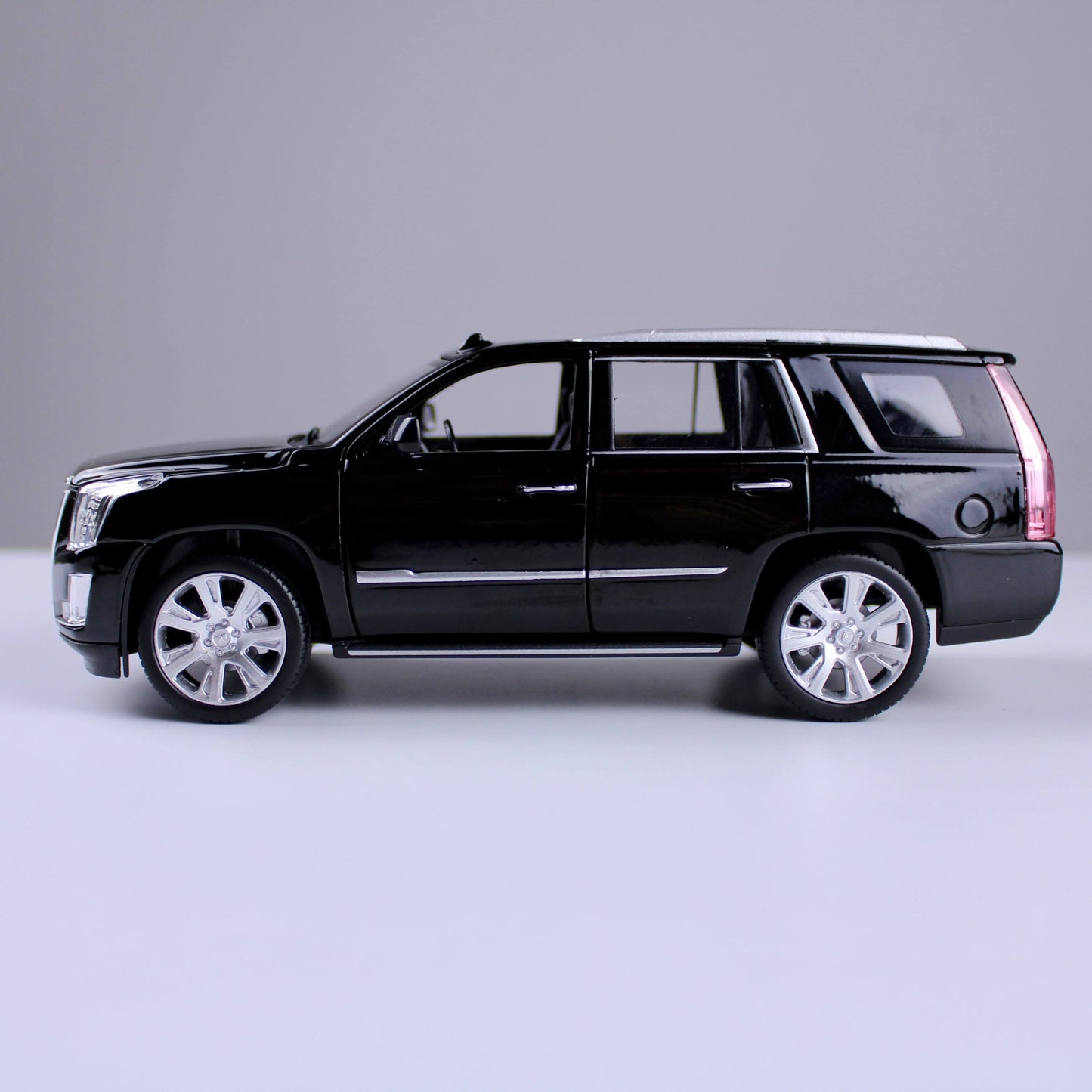 مجسم سيارة كاديلاك إسكاليد – Welly NEX Models