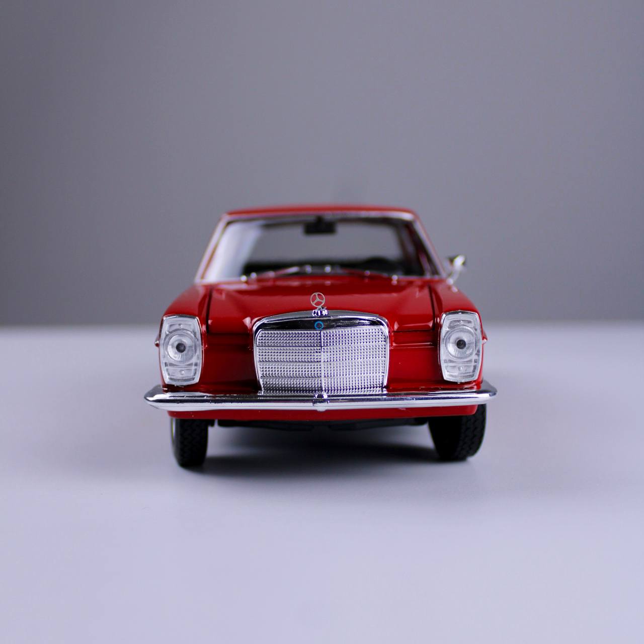 Mercedes-Benz 220 Die-Cast Model - Red