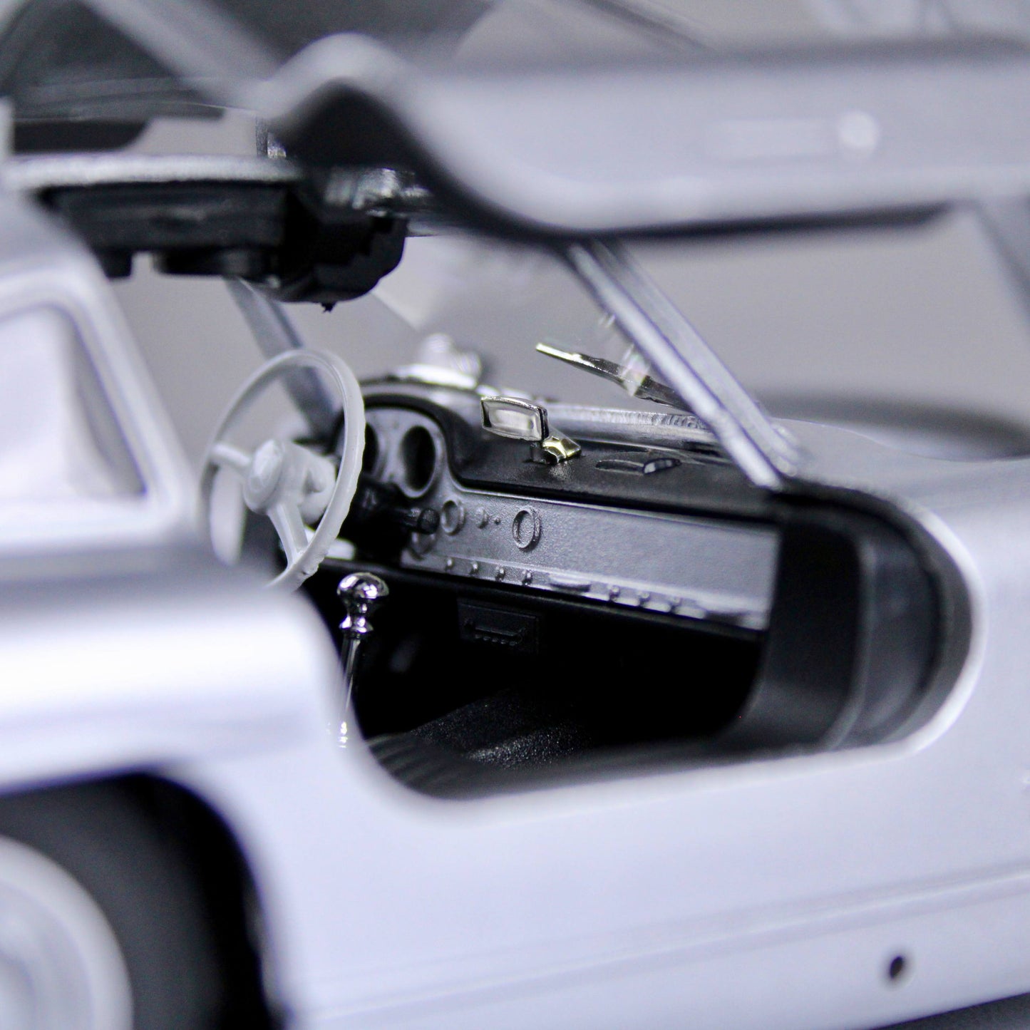 Mercedes Benz 300SL Die-Cast Model – Silver