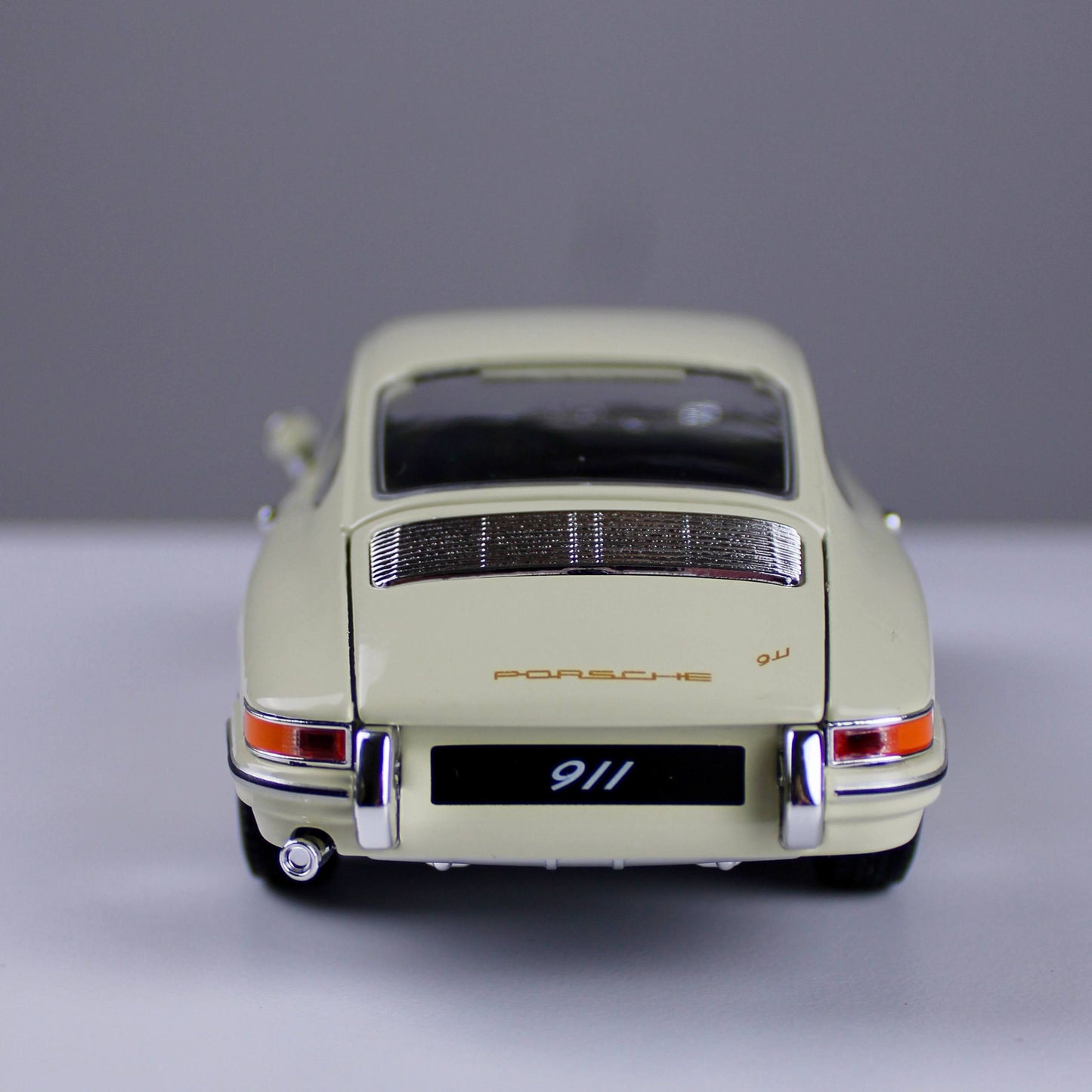 Porsche Classic 1964 Die-Cast Model Car – Cream Color