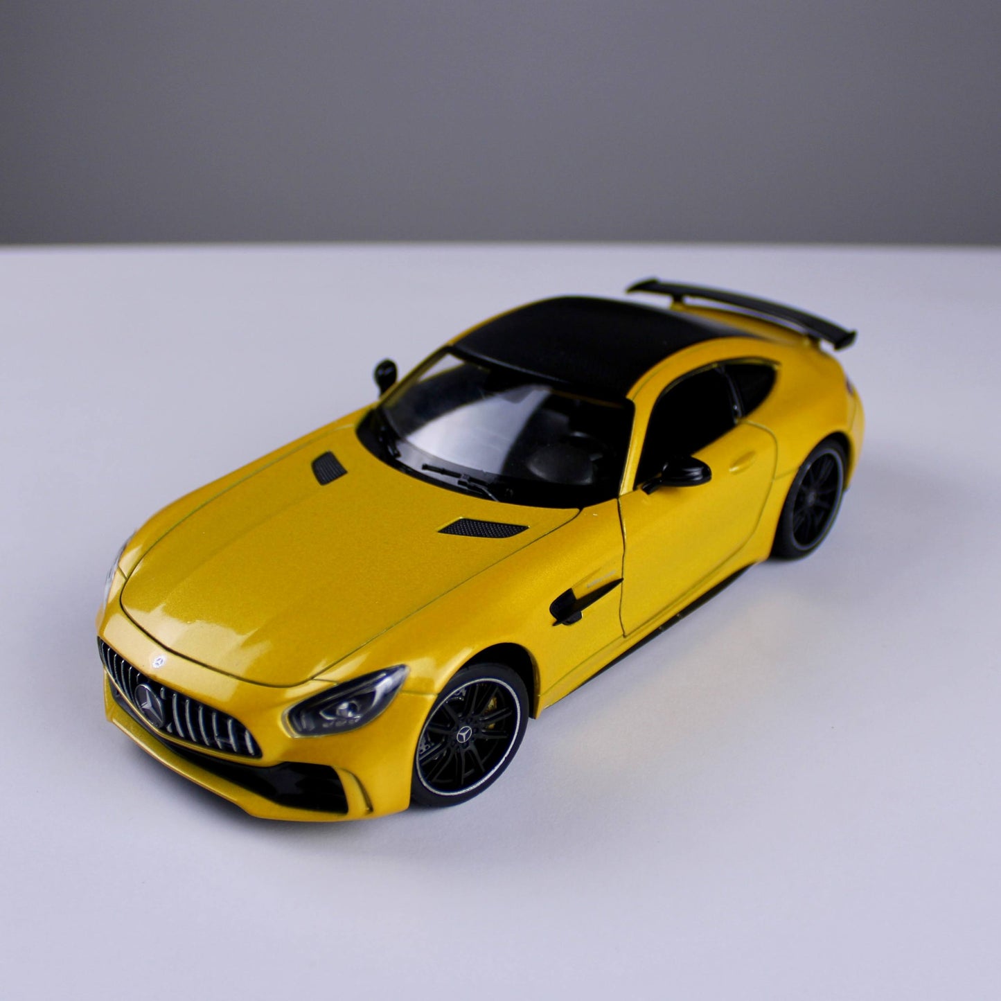 مجسم سيارة مرسيدس-AMG GT R