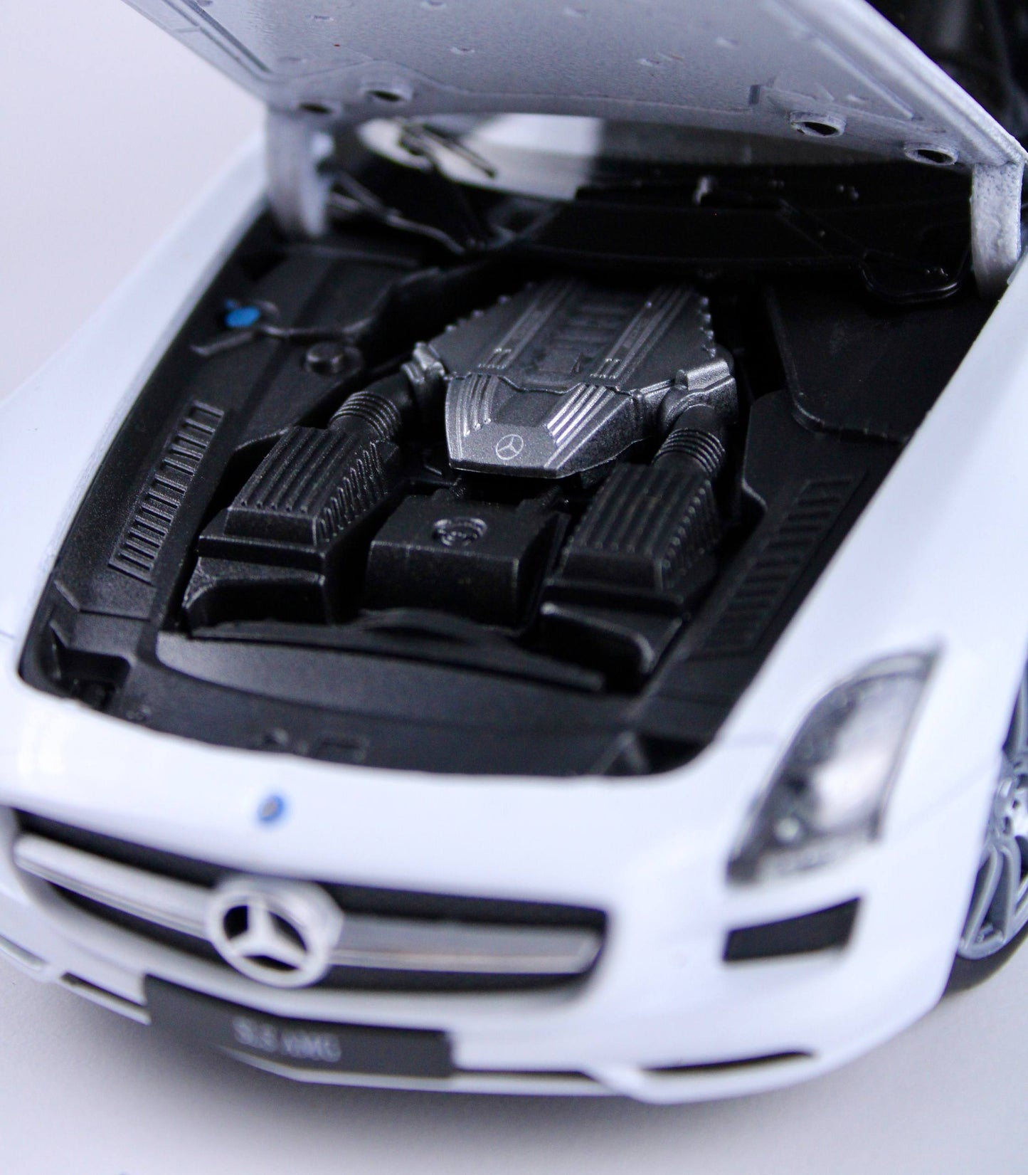 Mercedes-Benz SLS AMG Die-Cast Model Car – White
