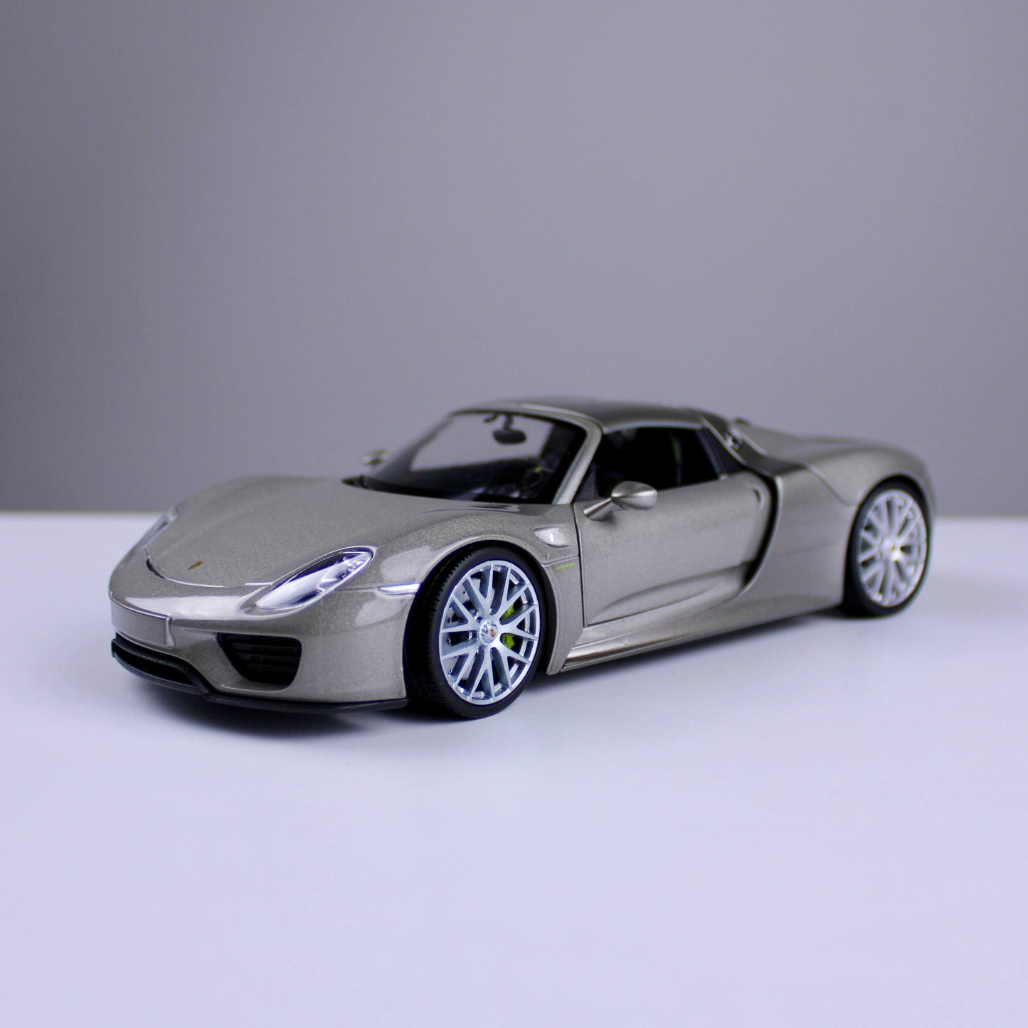 Porsche 918 Spyder - Champagne
