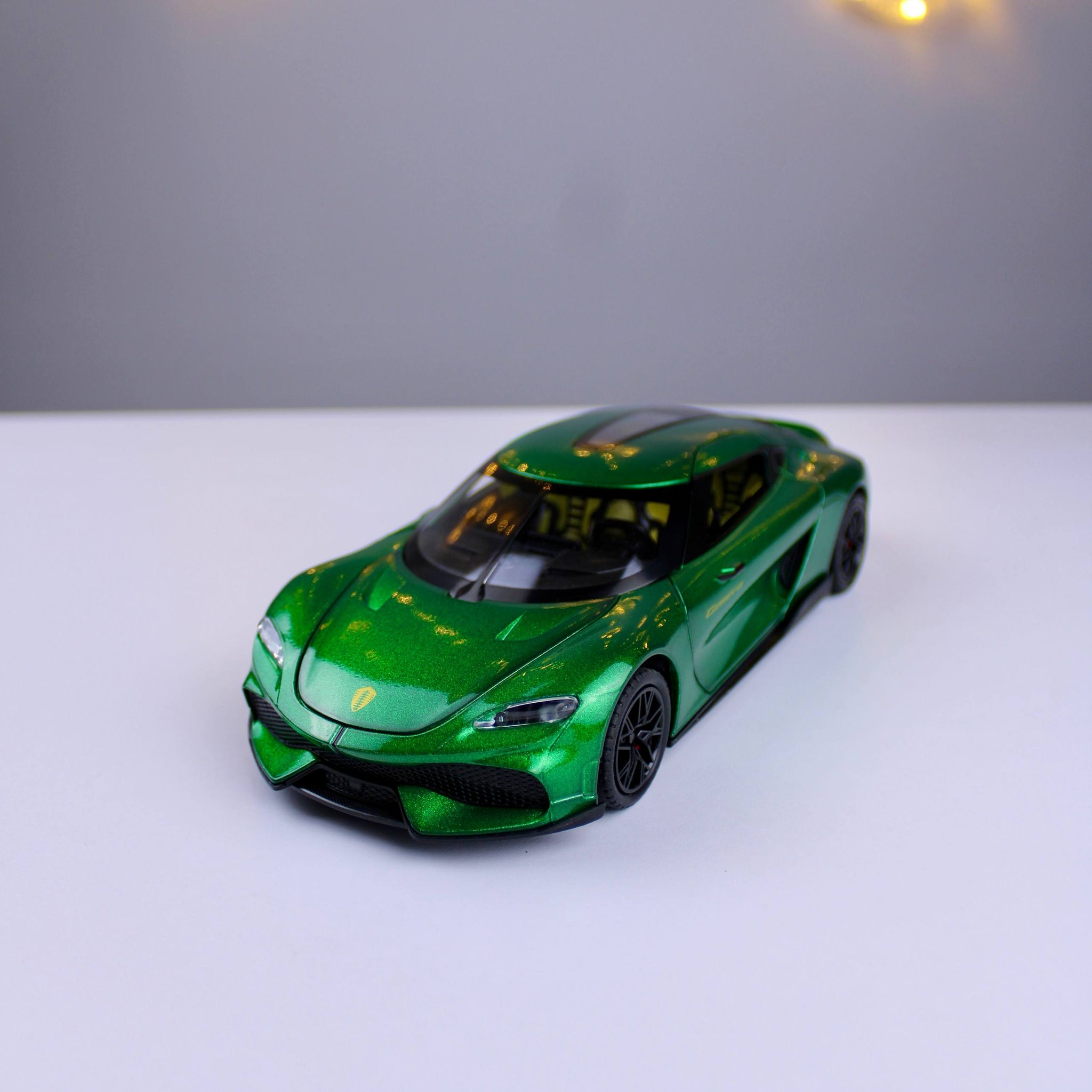 Koenigsegg Gemera Die-Cast Model Car – 1:24 Scale