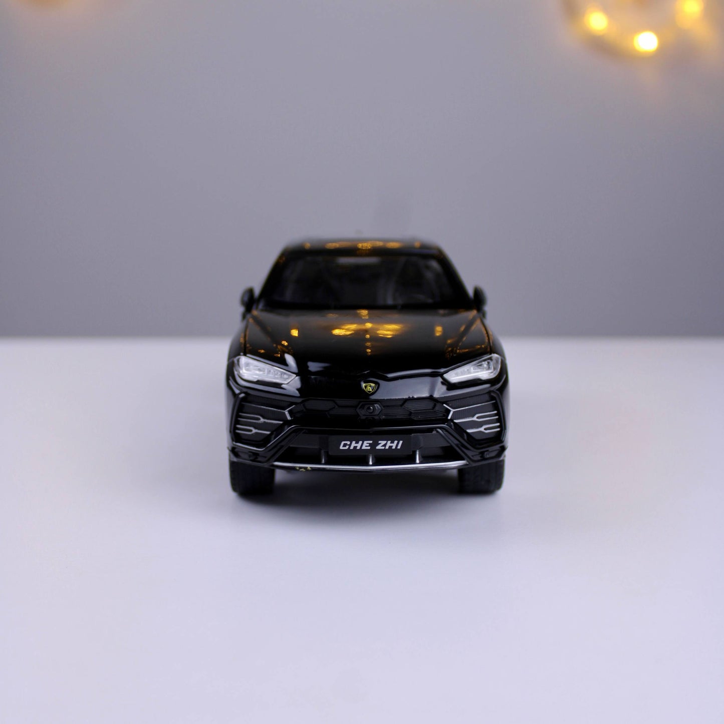 Lamborghini Urus Die-Cast Model Car – 1:24 Scale