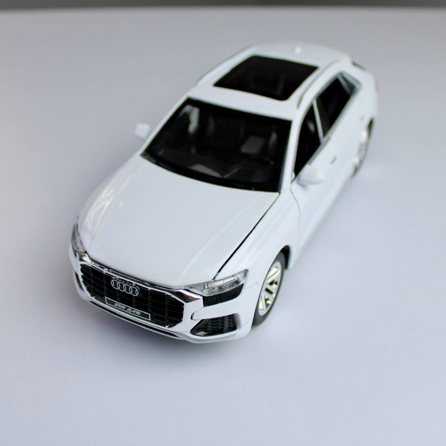 مجسم Audi Q8 – مقاس 1:24