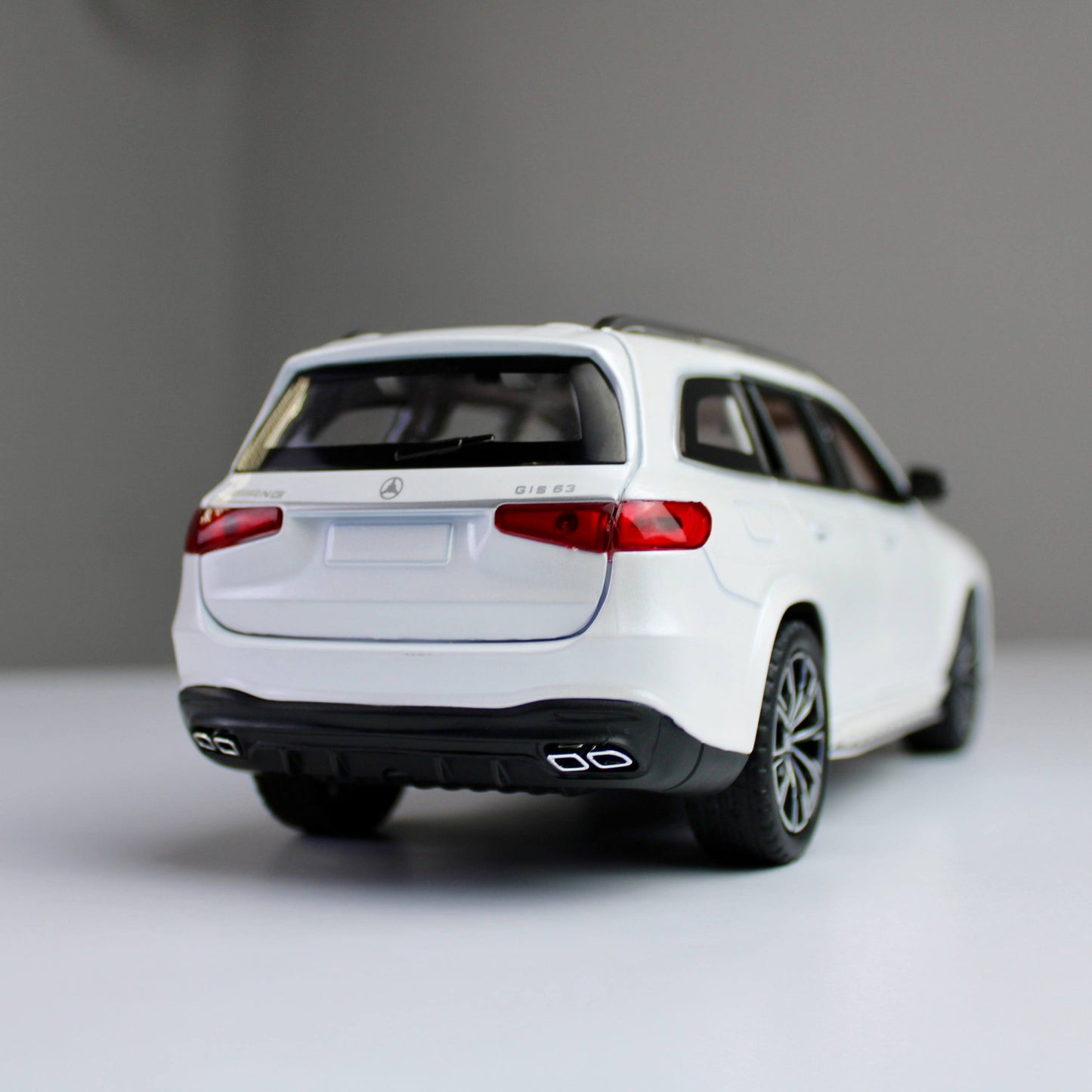 Mercedes-Benz GLS63 AMG Diecast Model – 1:24 Scale