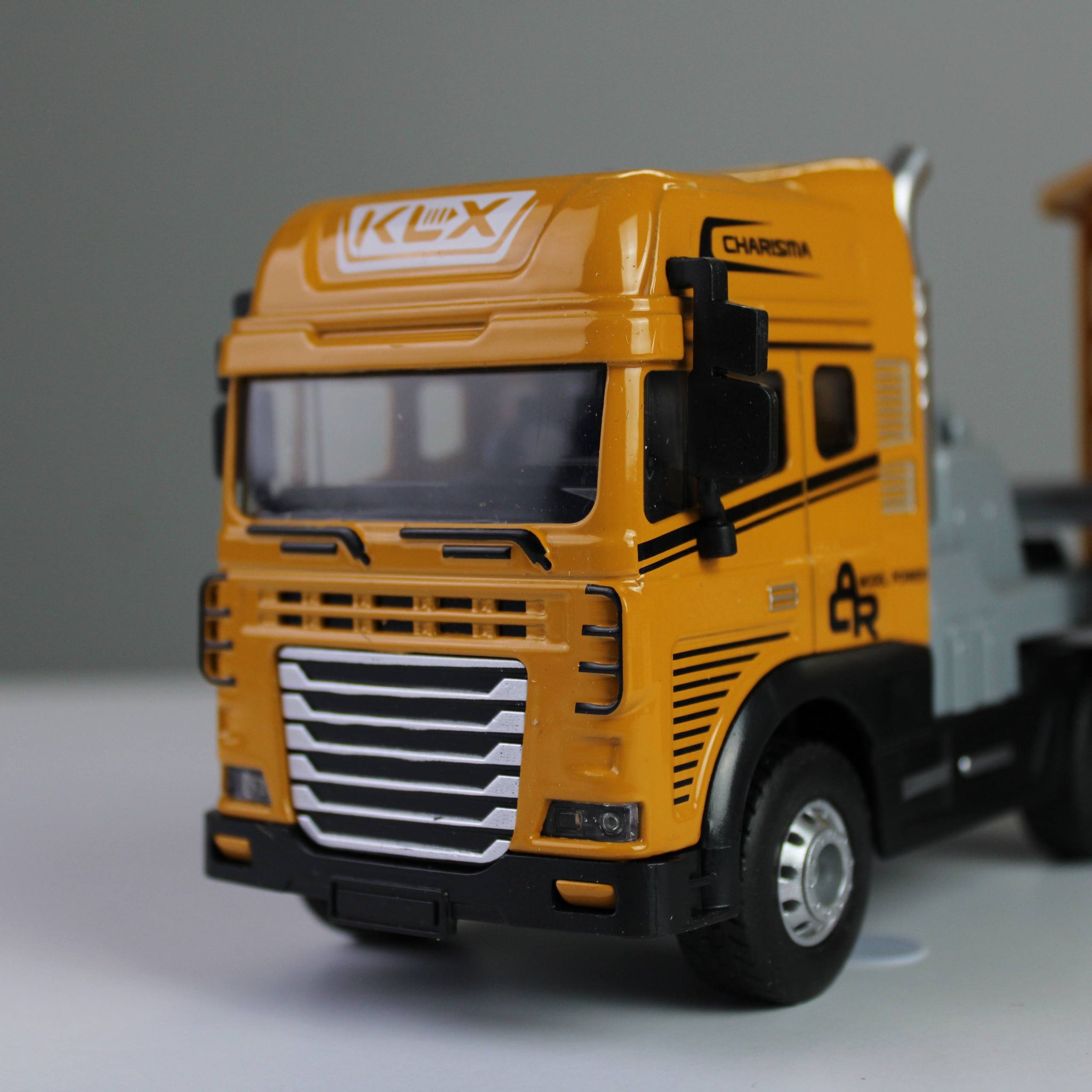 Vardem Transport Truck Diecast Model – Light, Sound