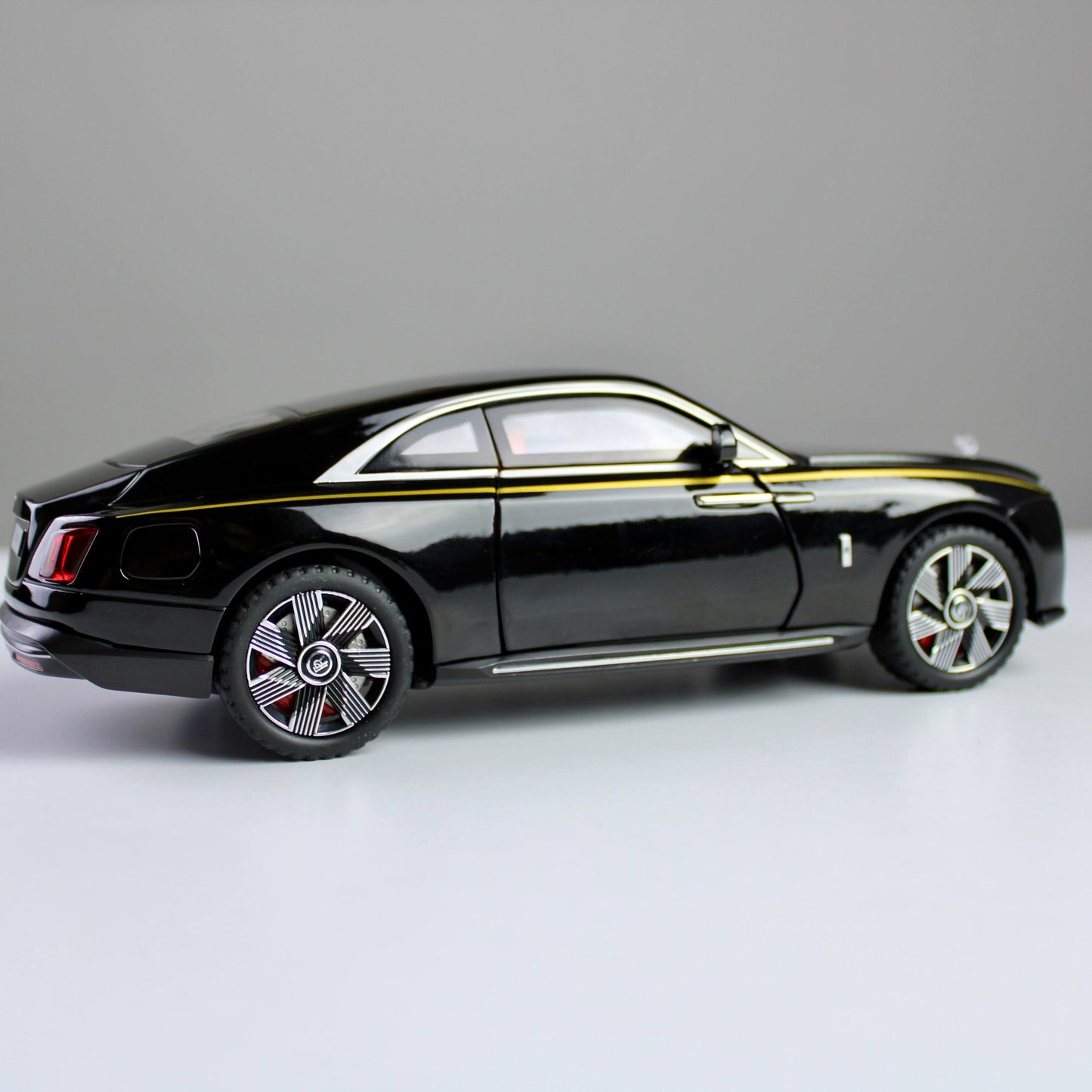 Rolls-Royce Spectre 1:24 Diecast – Light, Sound