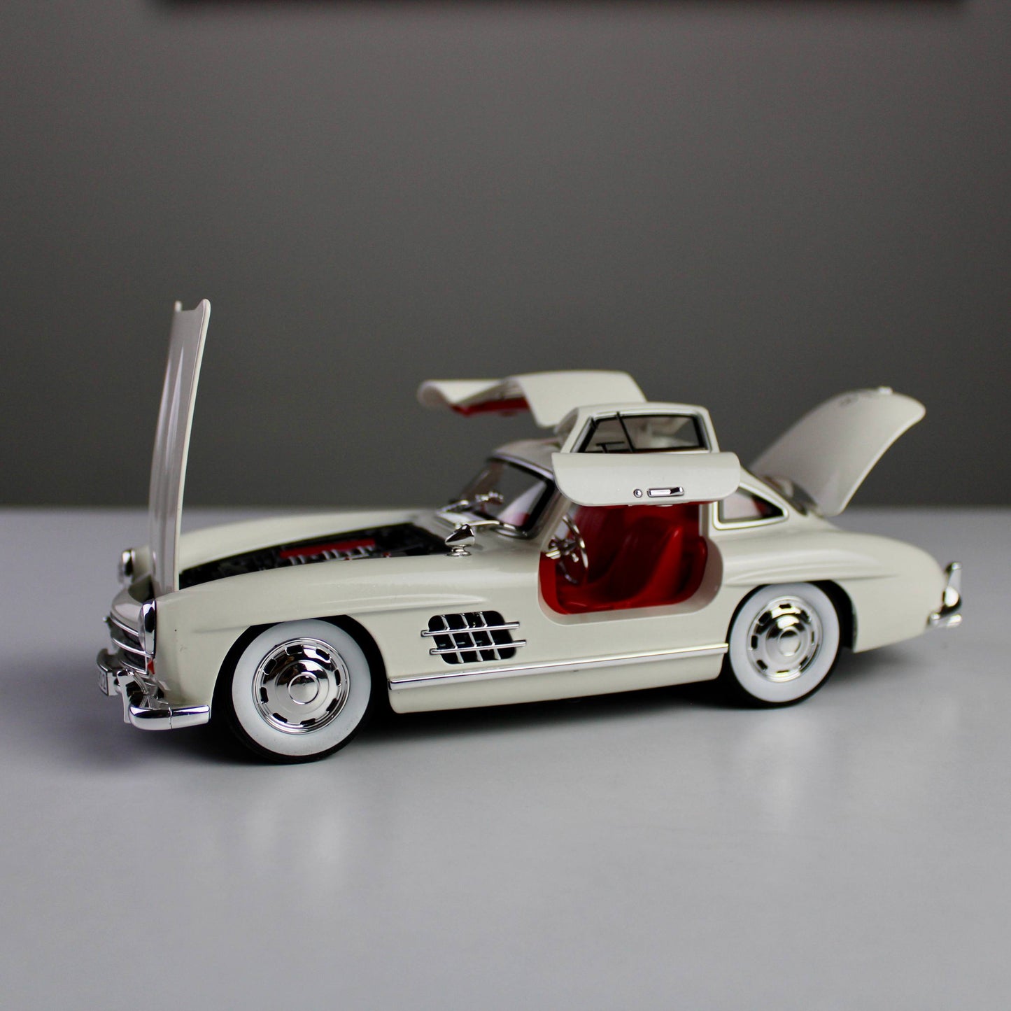 Mercedes-Benz 300SL Gullwing 1:24 Die-Cast