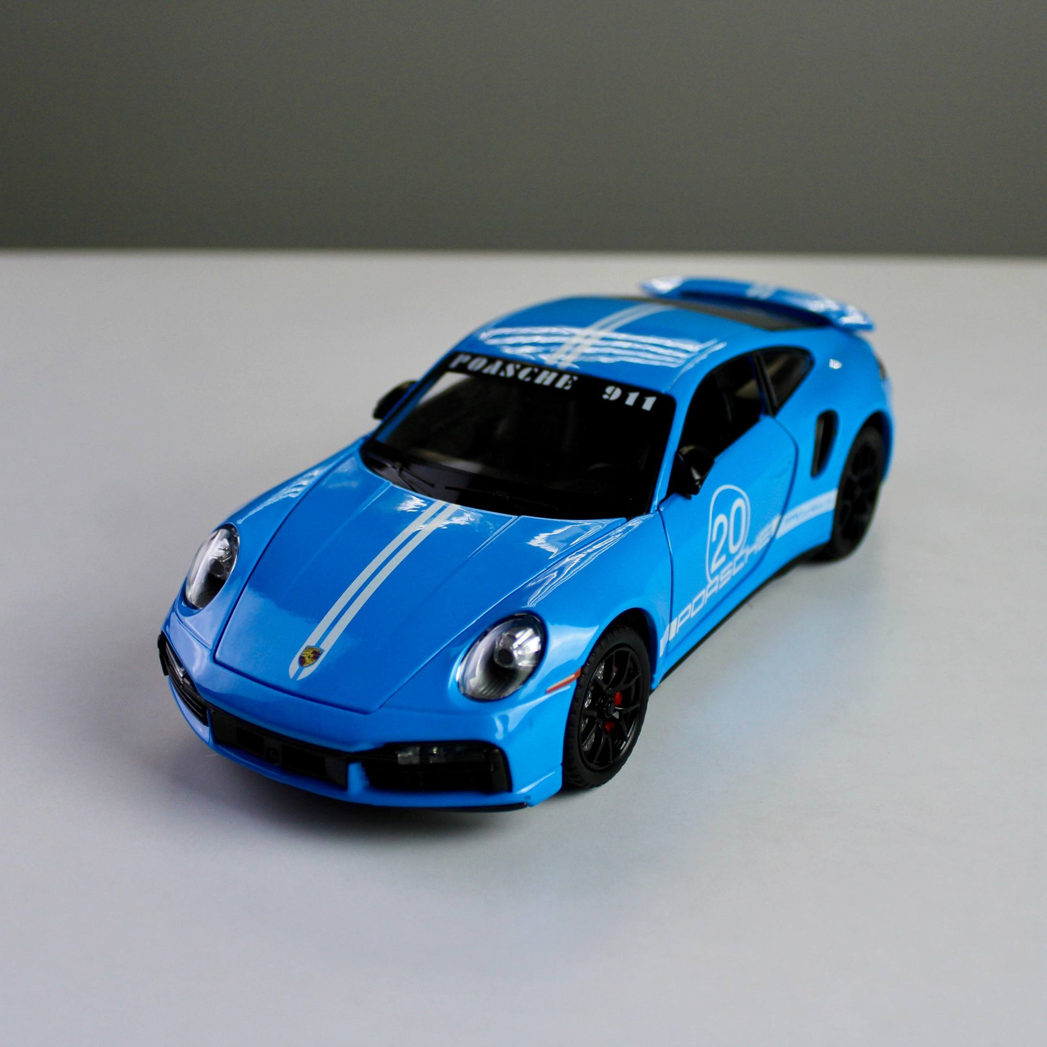 Porsche 911 Turbo 1:24 Die-Cast Model Car