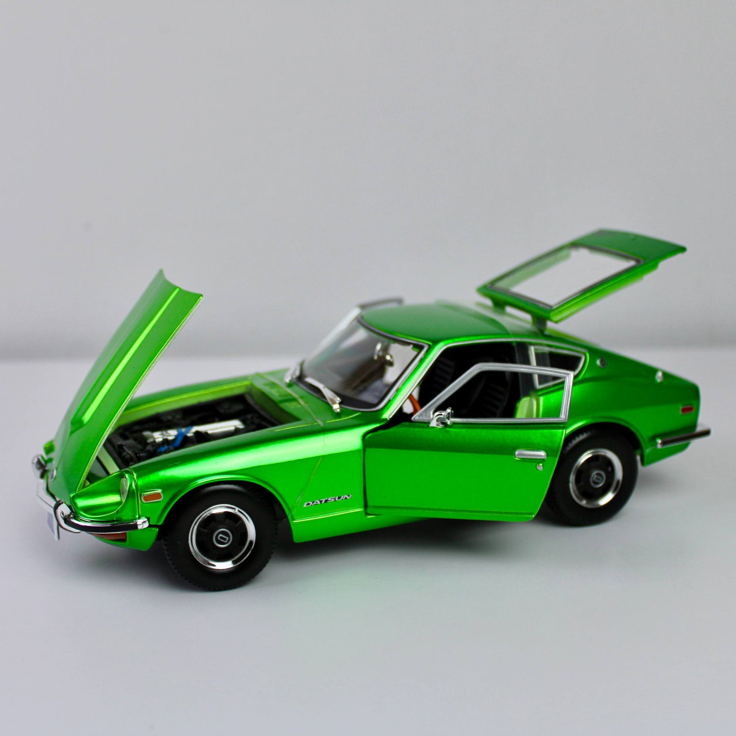 نموذج مايستو داتسون 240Z 1971 مصبوب بقالب 1:18 – إصدار أخضر معدني