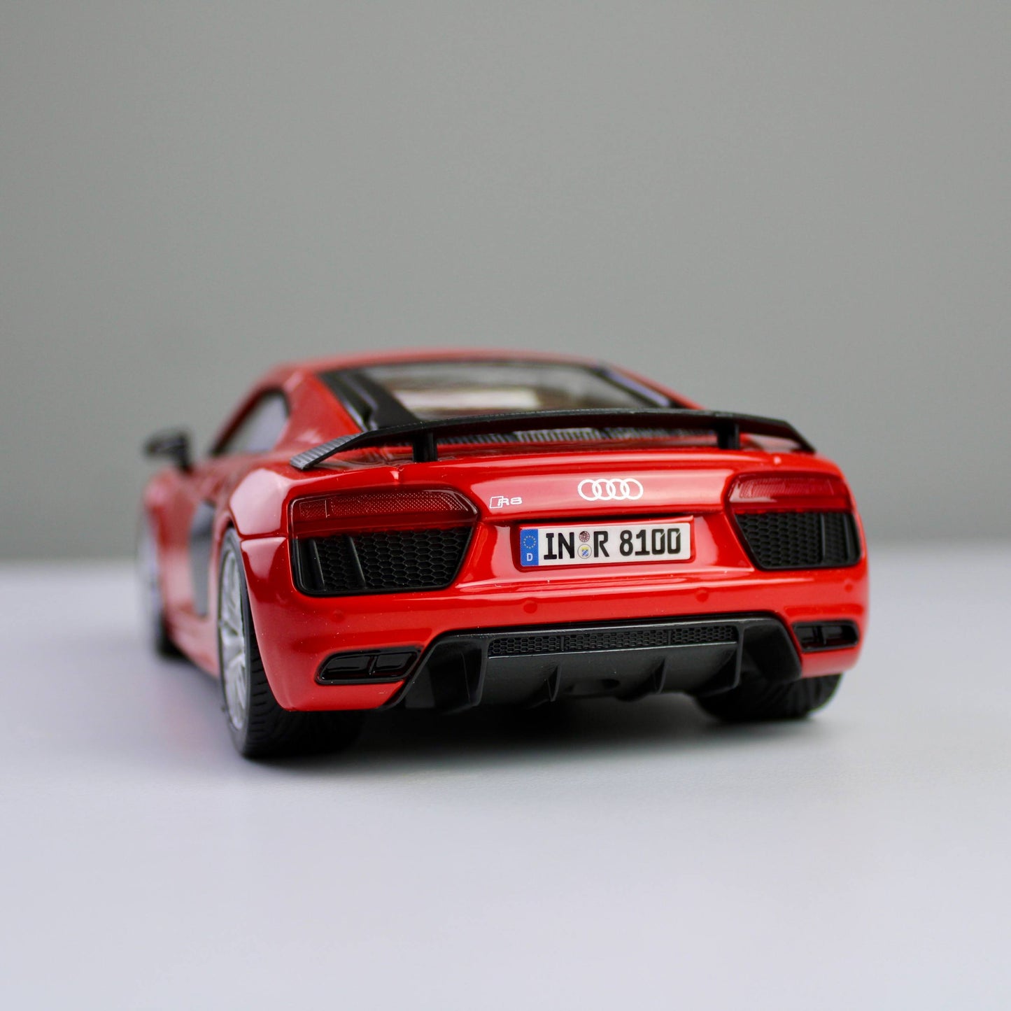 سيارة مايستو أودي R8 V10 بلس نموذجية مصبوبة بمقياس 1:24