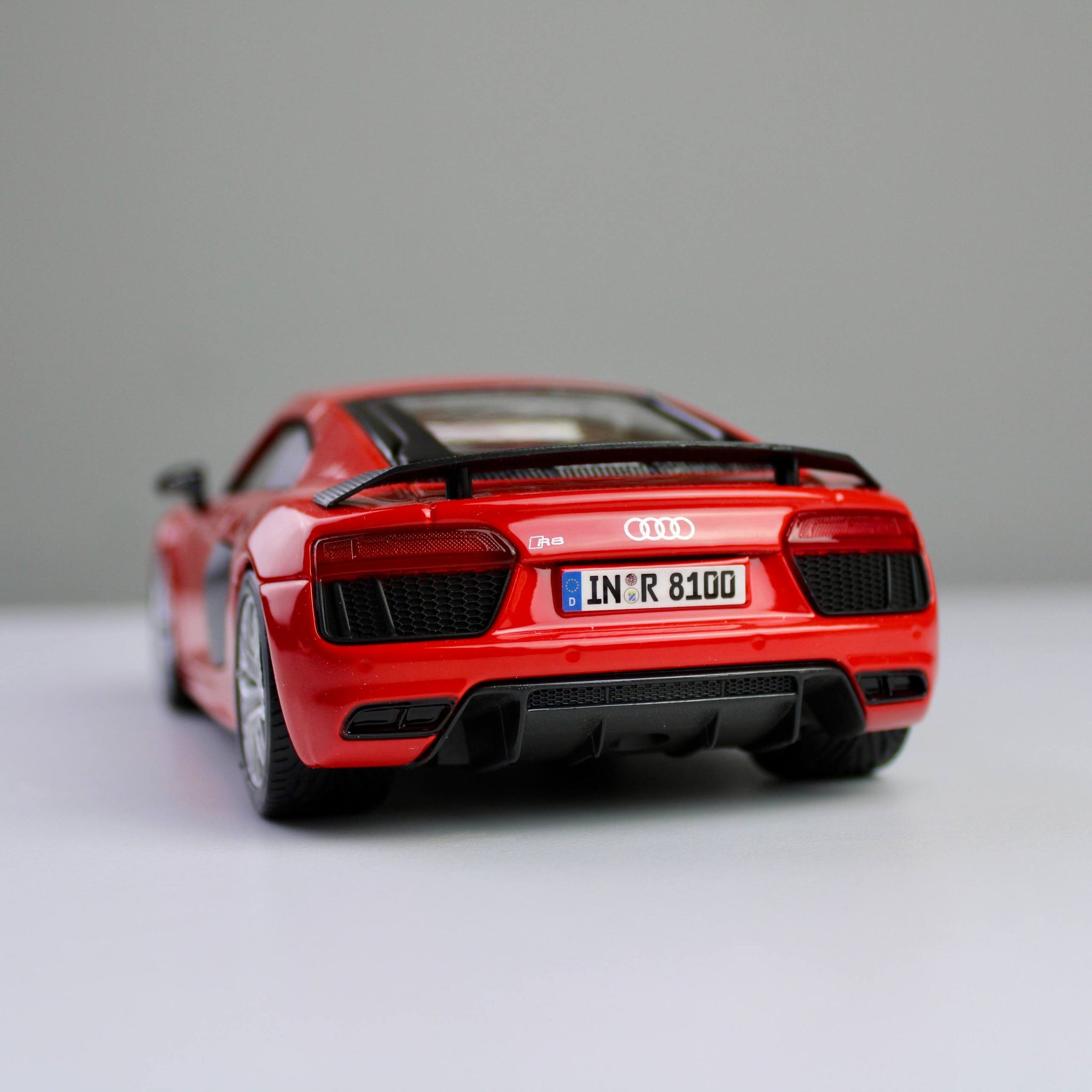 سيارة مايستو أودي R8 V10 بلس نموذجية مصبوبة بمقياس 1:24