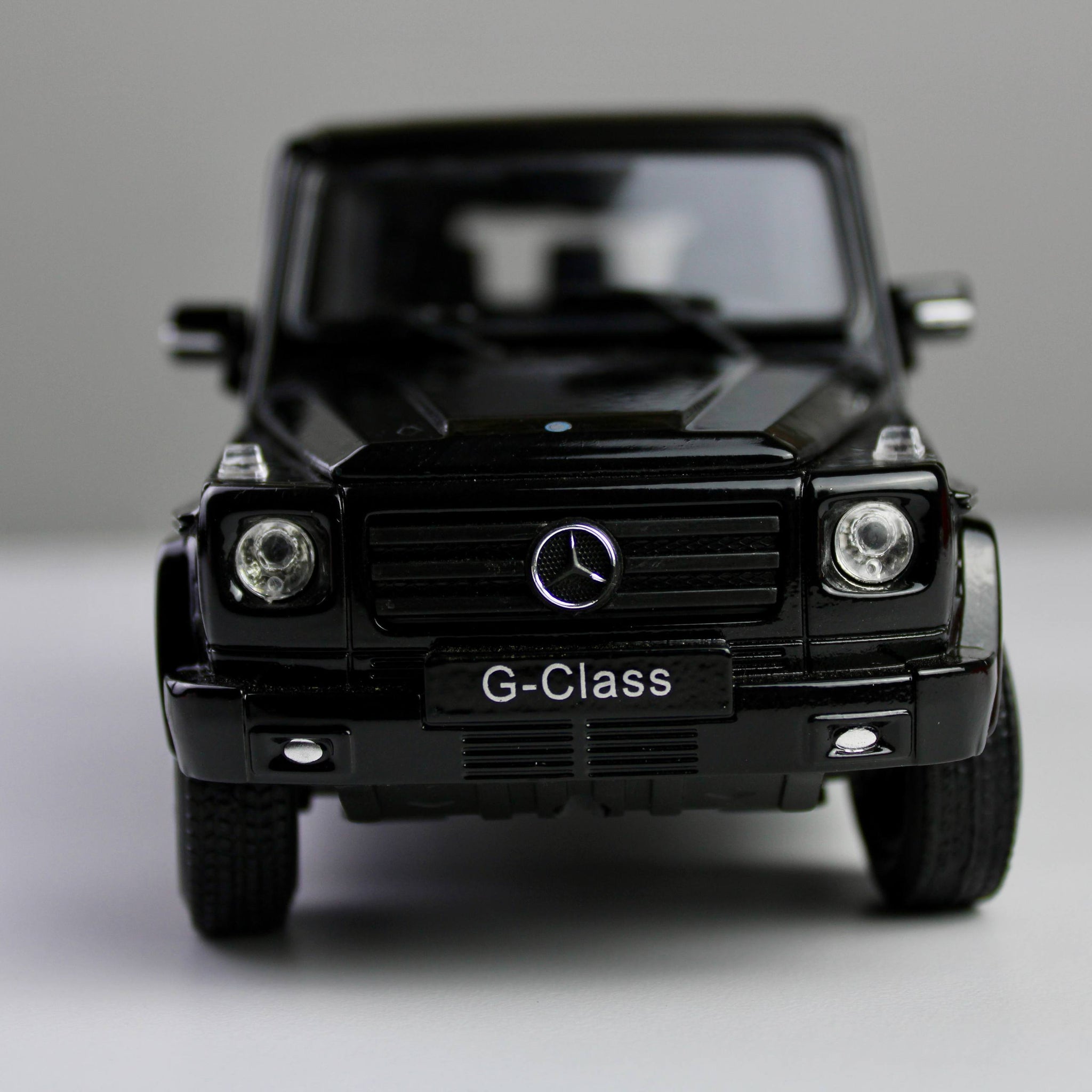 Welly Mercedes-Benz G-Class 1:24 Die-Cast Model Car