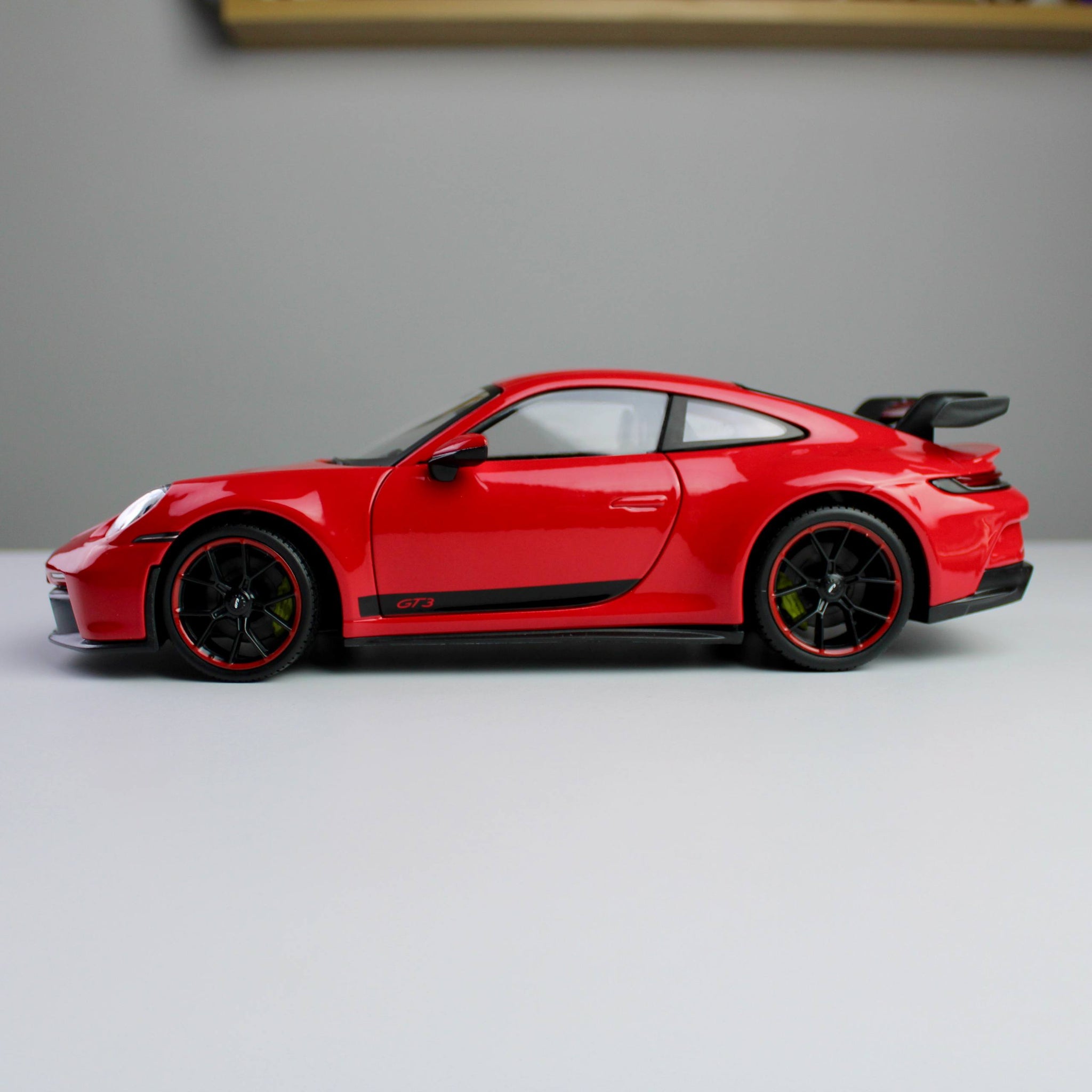 Maisto Porsche 911 GT3 (2022) 1:18 Die-Cast Model Car