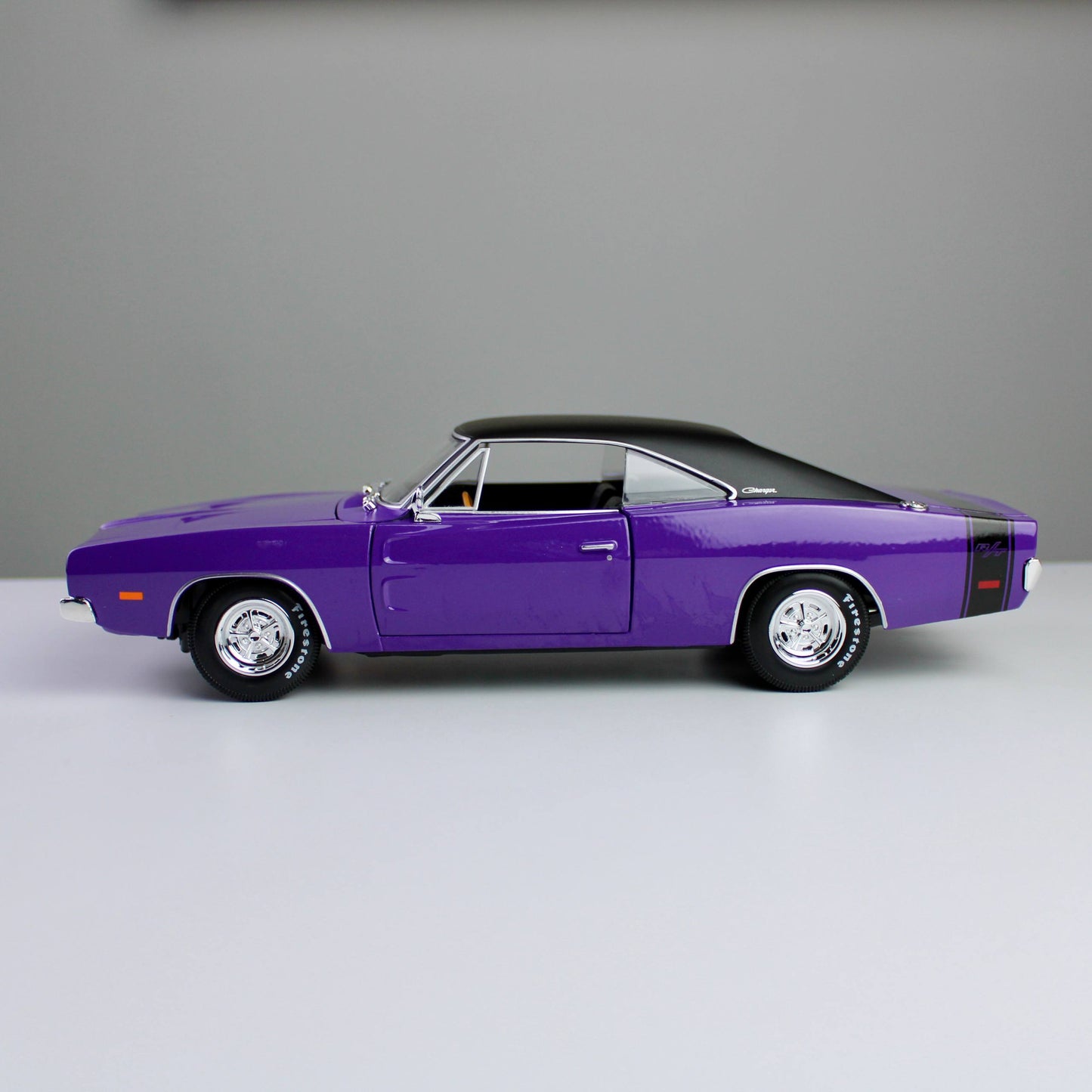 Maisto Dodge Charger R/T 1969 1:18 Die-Cast Model Car